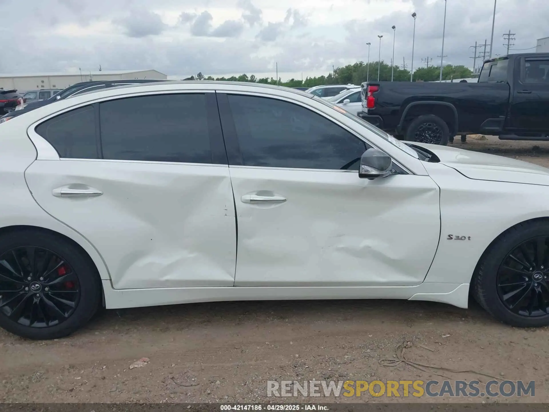 13 Photograph of a damaged car JN1FV7AP8KM760644 INFINITI Q50 2019