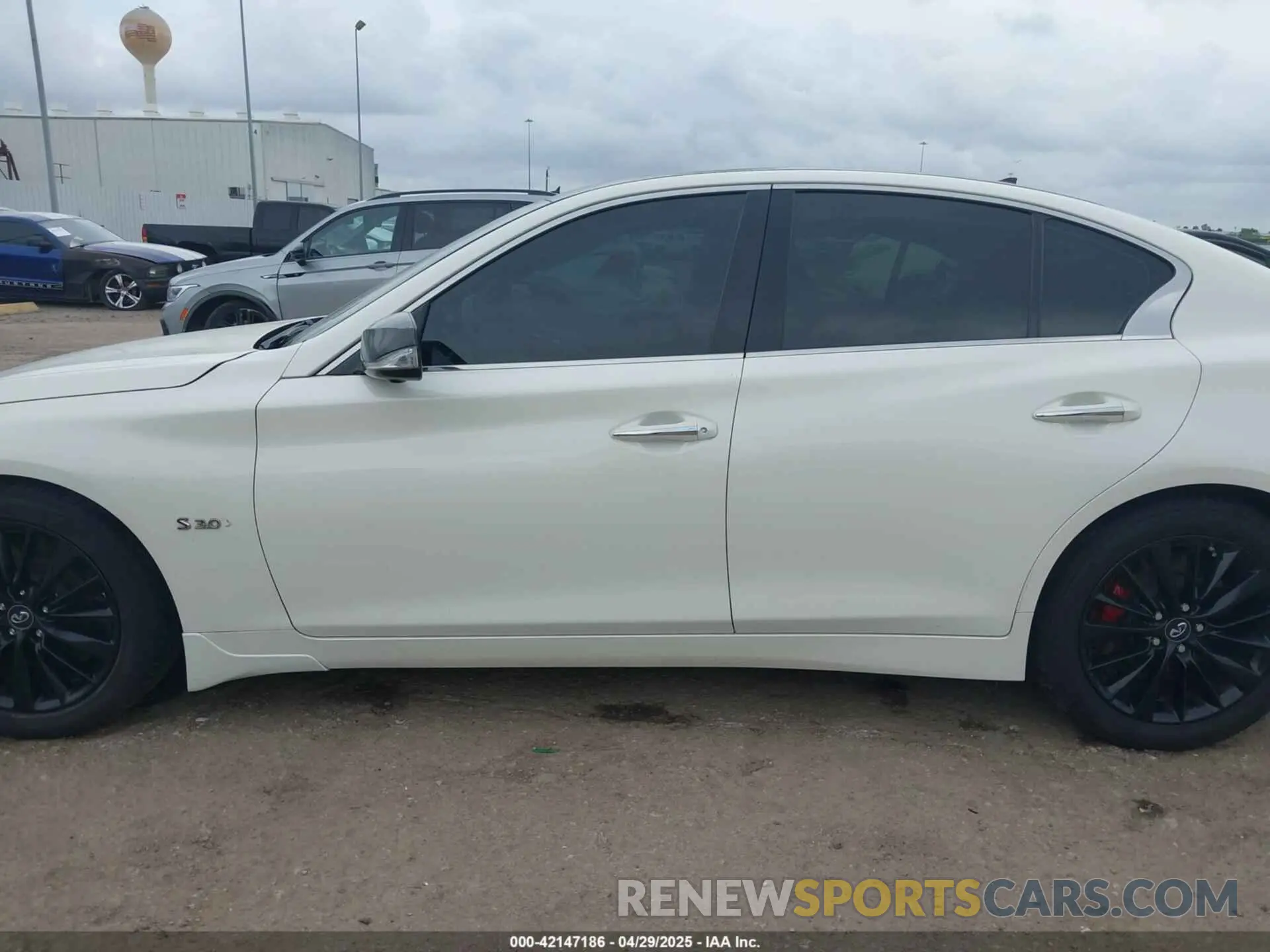 14 Photograph of a damaged car JN1FV7AP8KM760644 INFINITI Q50 2019
