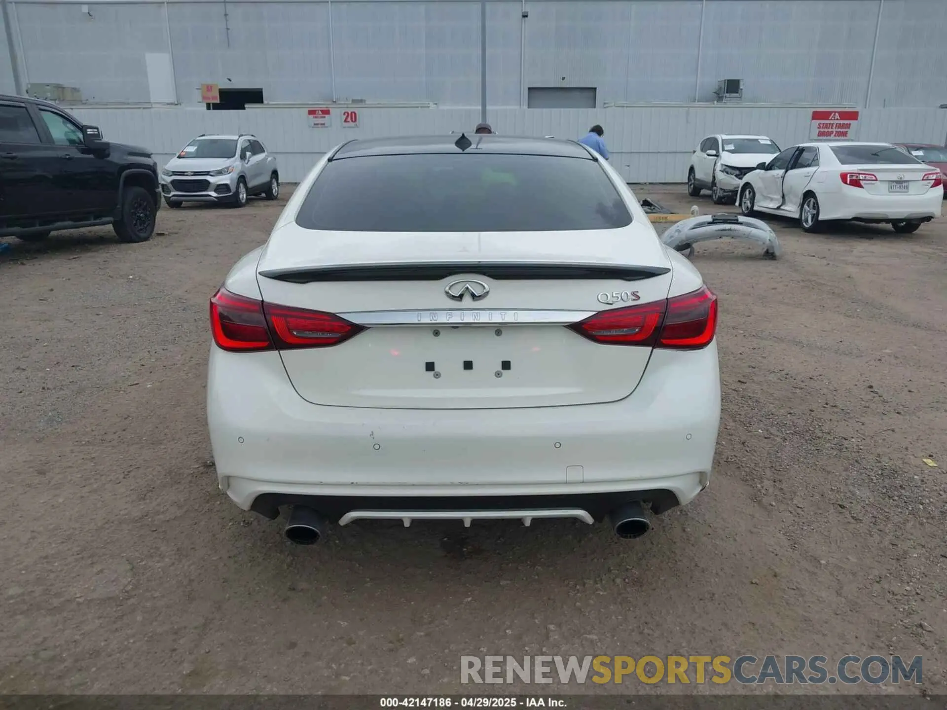 16 Photograph of a damaged car JN1FV7AP8KM760644 INFINITI Q50 2019