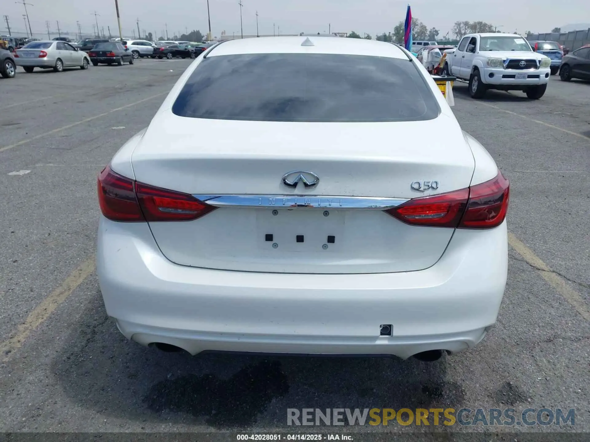17 Photograph of a damaged car JN1EV7AP0LM203773 INFINITI Q50 2020