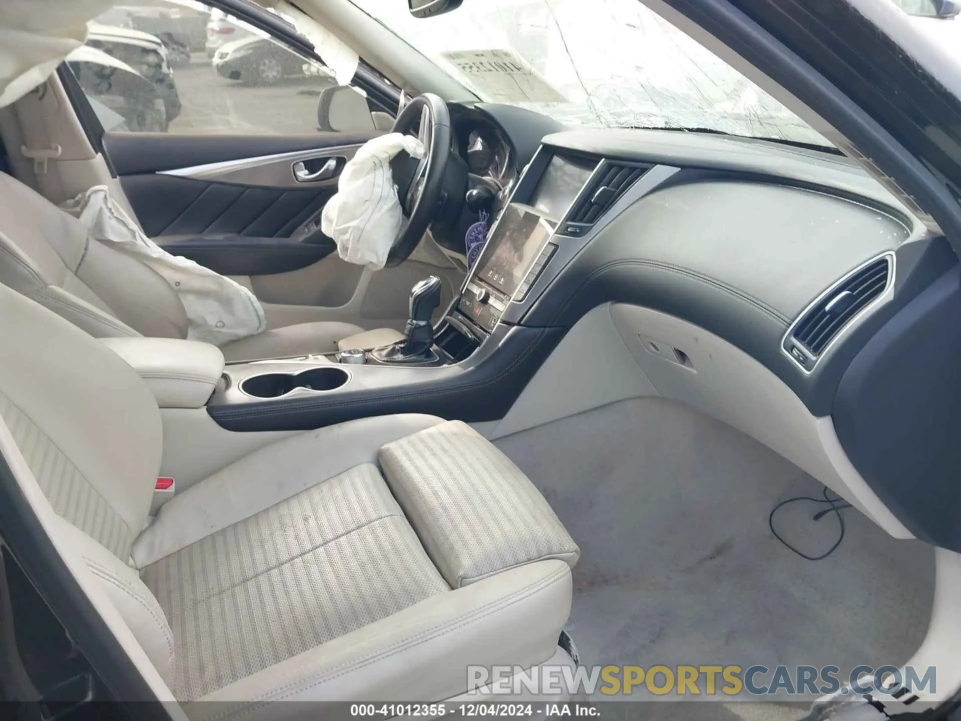 5 Photograph of a damaged car JN1EV7AP1LM200977 INFINITI Q50 2020