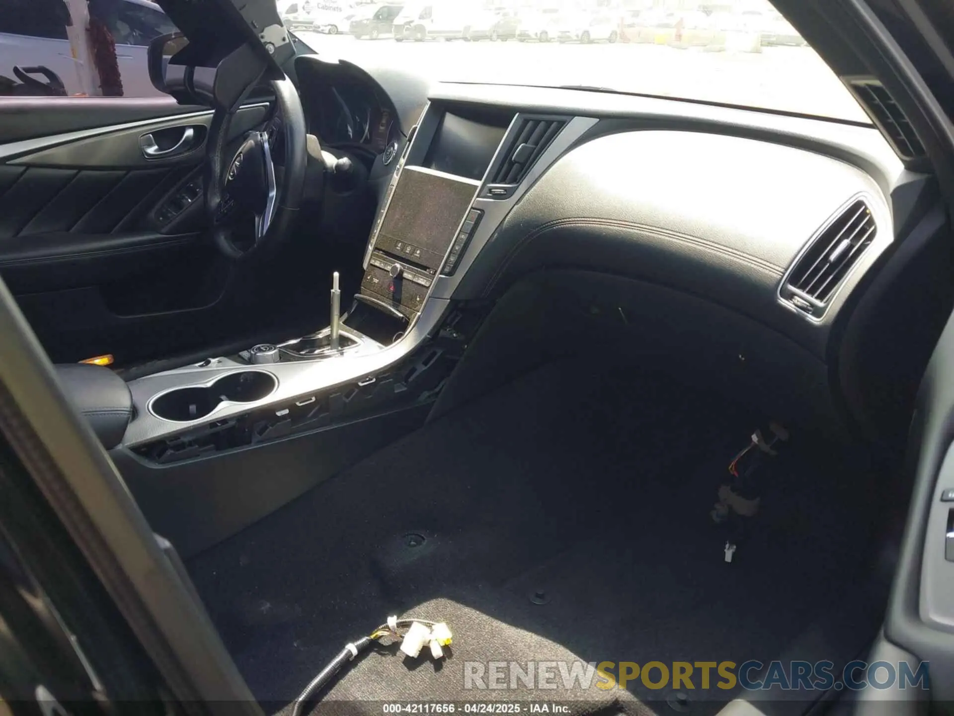 5 Photograph of a damaged car JN1EV7AP3LM203377 INFINITI Q50 2020