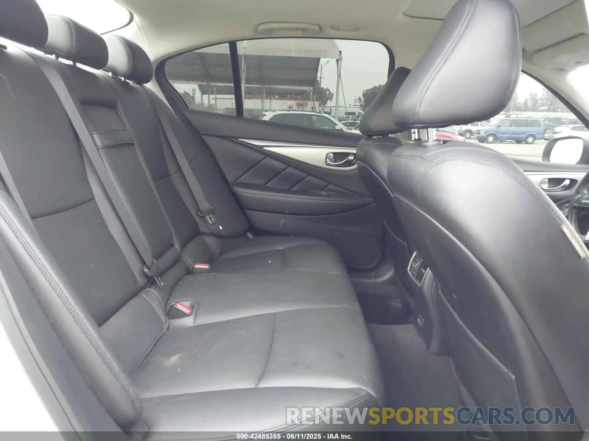 8 Photograph of a damaged car JN1EV7AP4LM202318 INFINITI Q50 2020