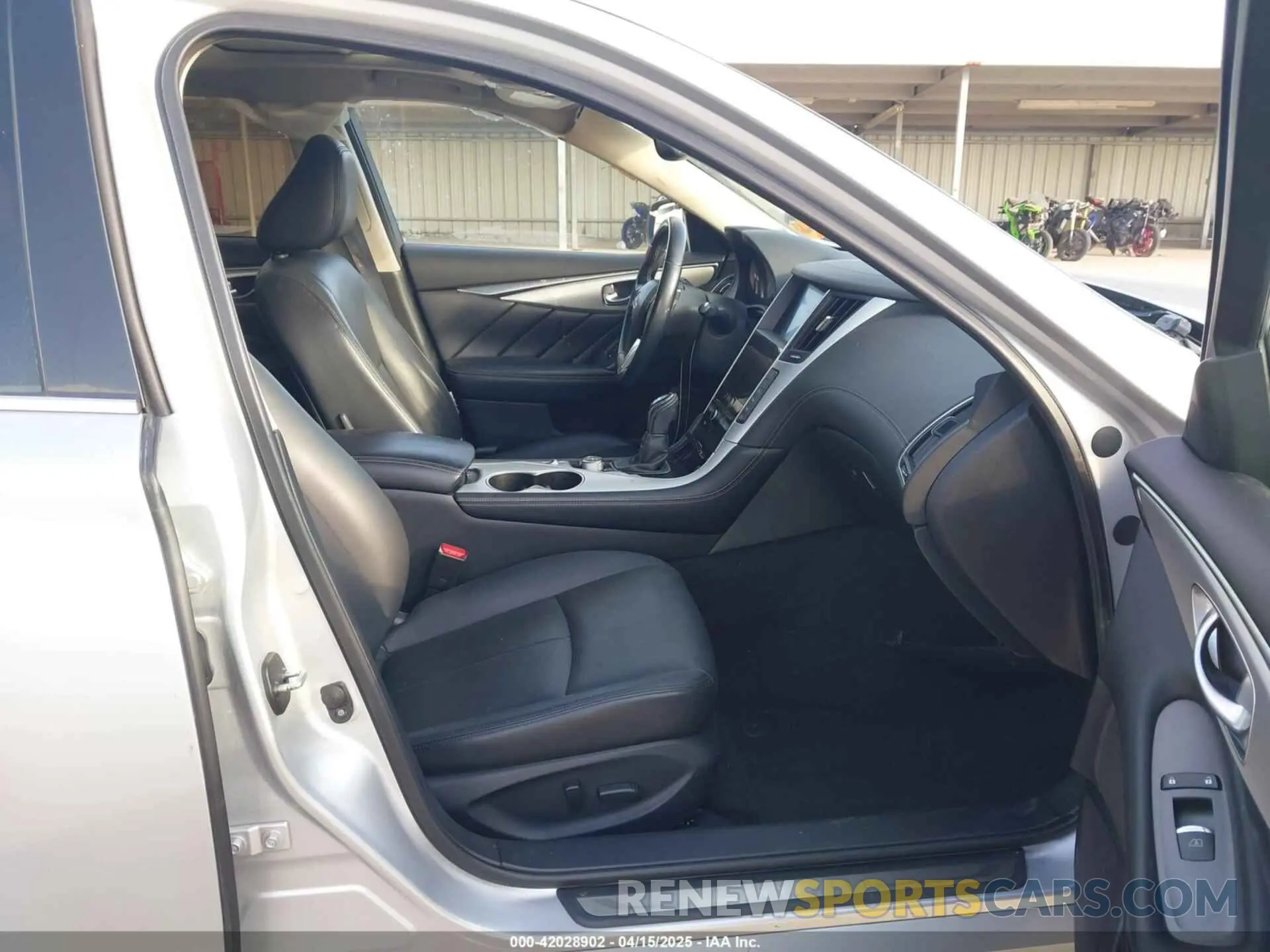5 Photograph of a damaged car JN1EV7AR4LM255845 INFINITI Q50 2020