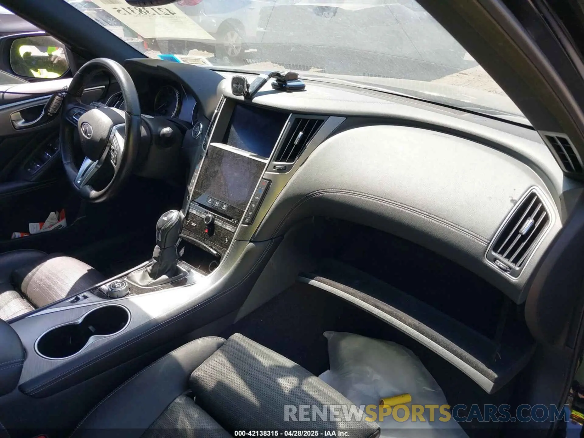 5 Photograph of a damaged car JN1EV7AR8LM256156 INFINITI Q50 2020