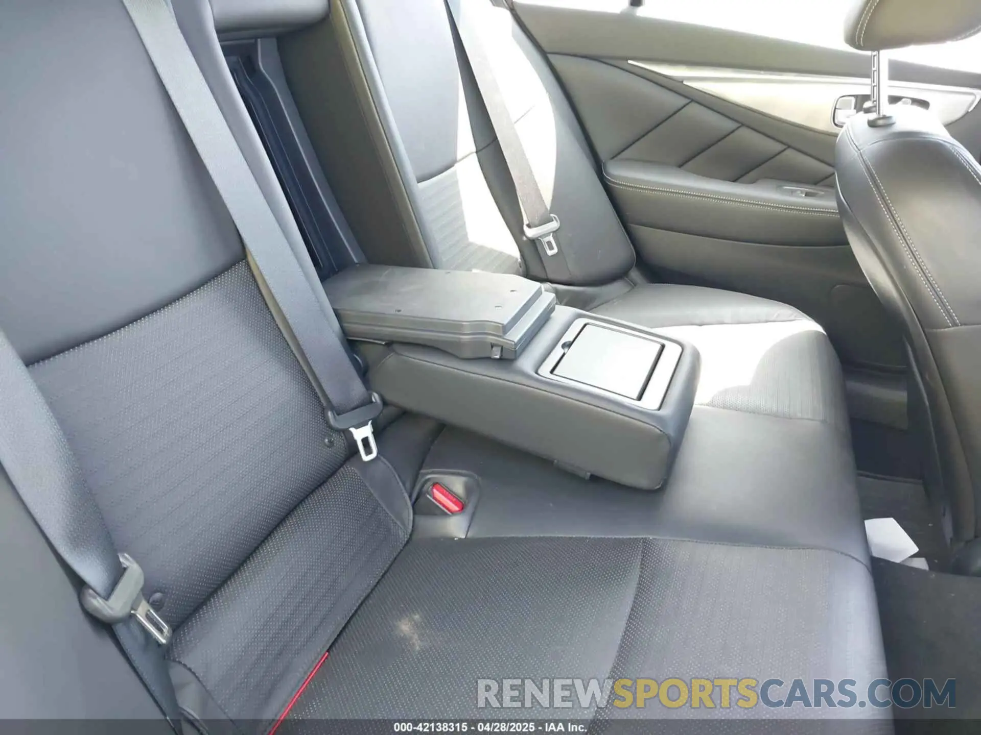 8 Photograph of a damaged car JN1EV7AR8LM256156 INFINITI Q50 2020