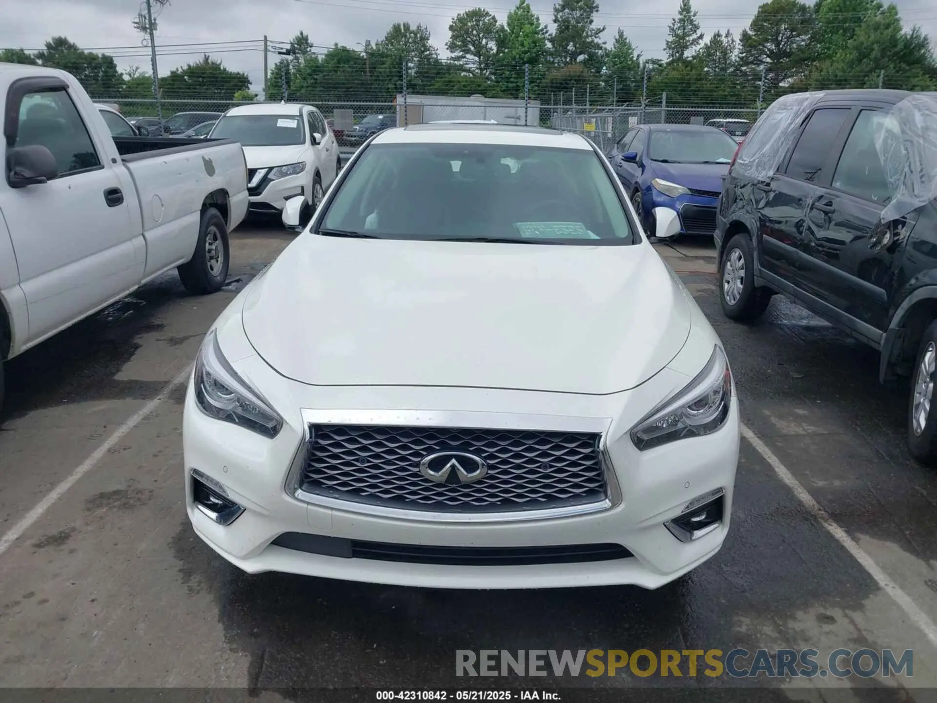 11 Photograph of a damaged car JN1EV7BP2NM311118 INFINITI Q50 2022