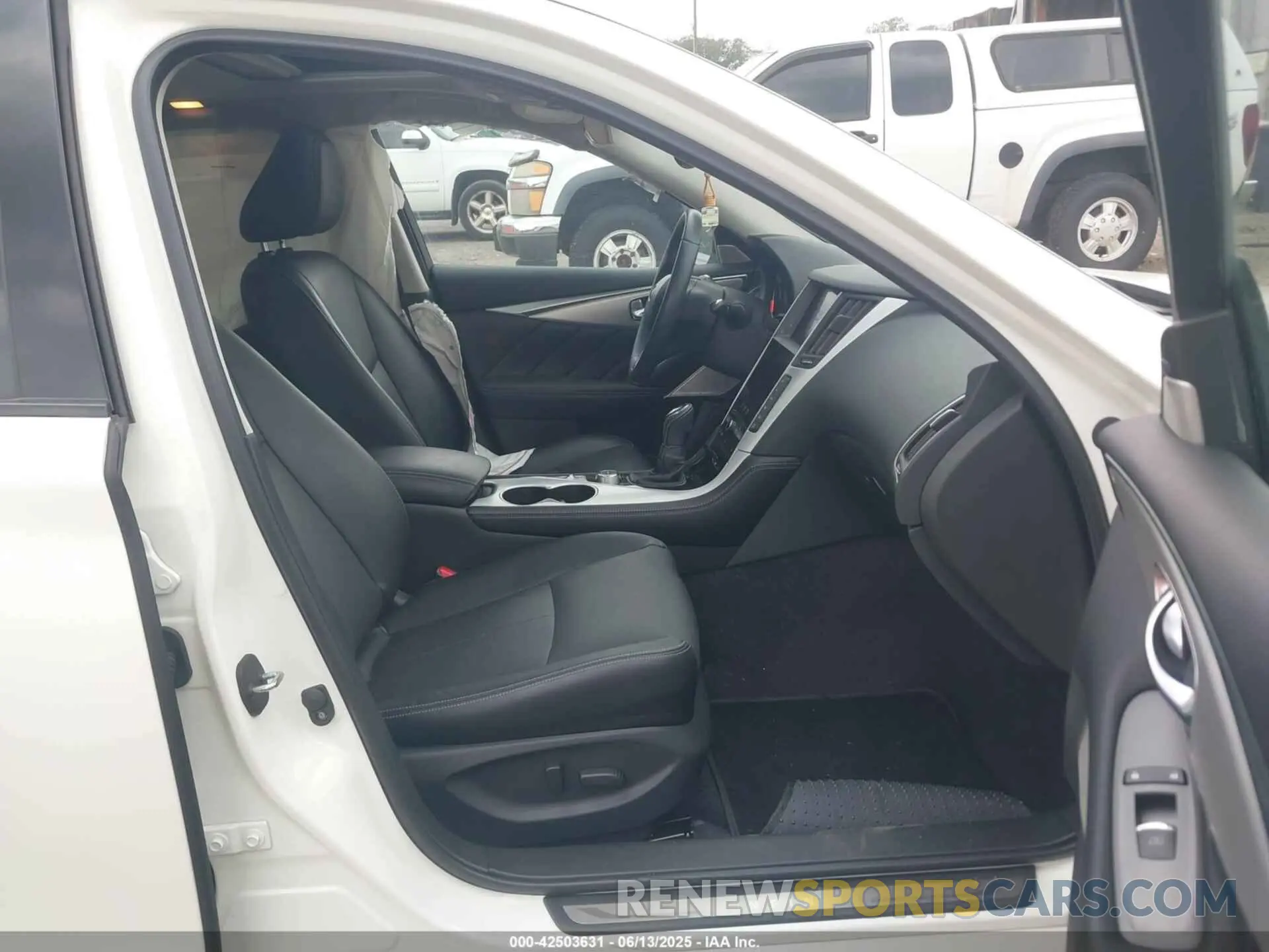 5 Photograph of a damaged car JN1EV7BR4NM342579 INFINITI Q50 2022
