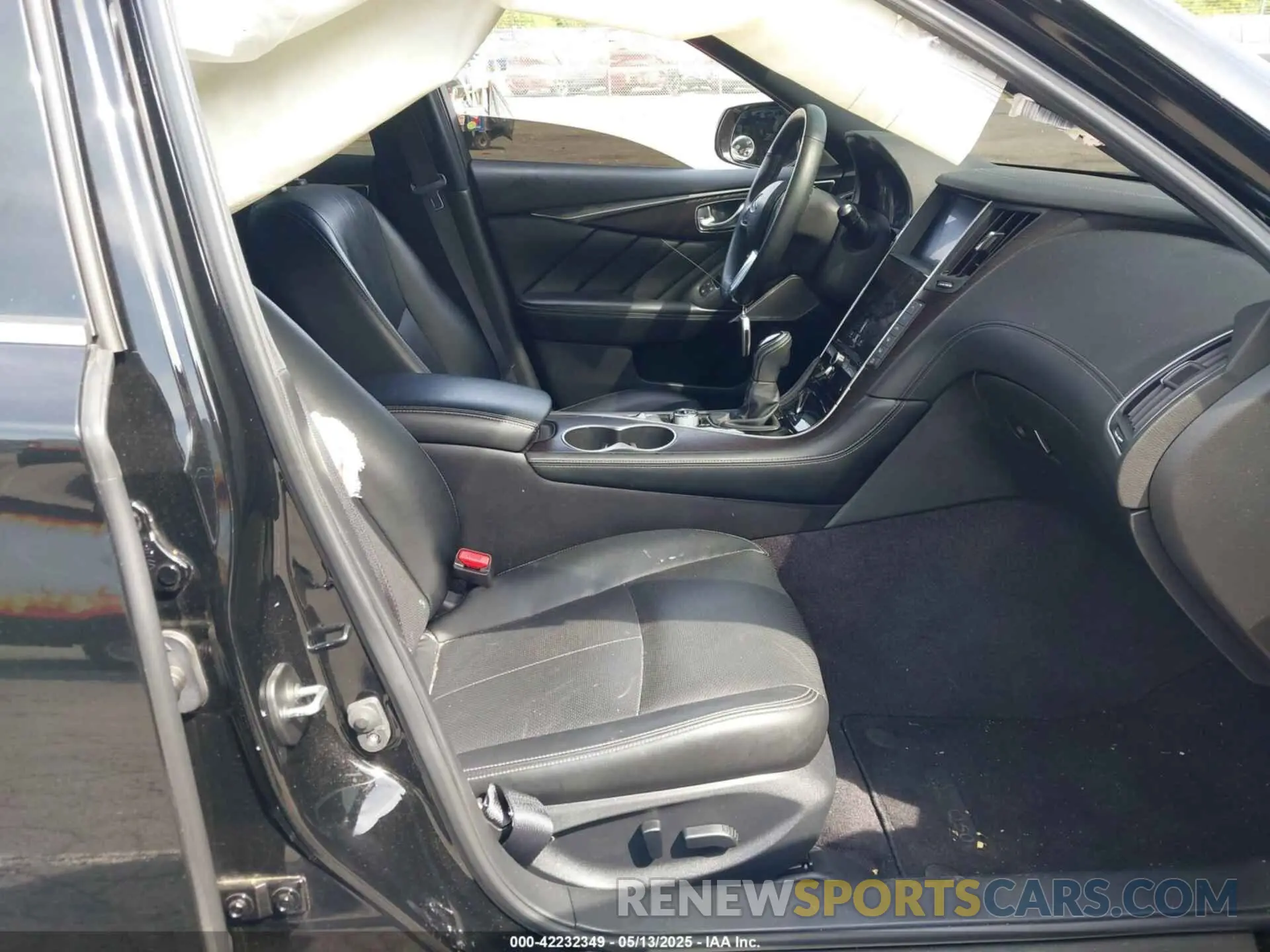 5 Photograph of a damaged car JN1EV7CR9NM340857 INFINITI Q50 2022