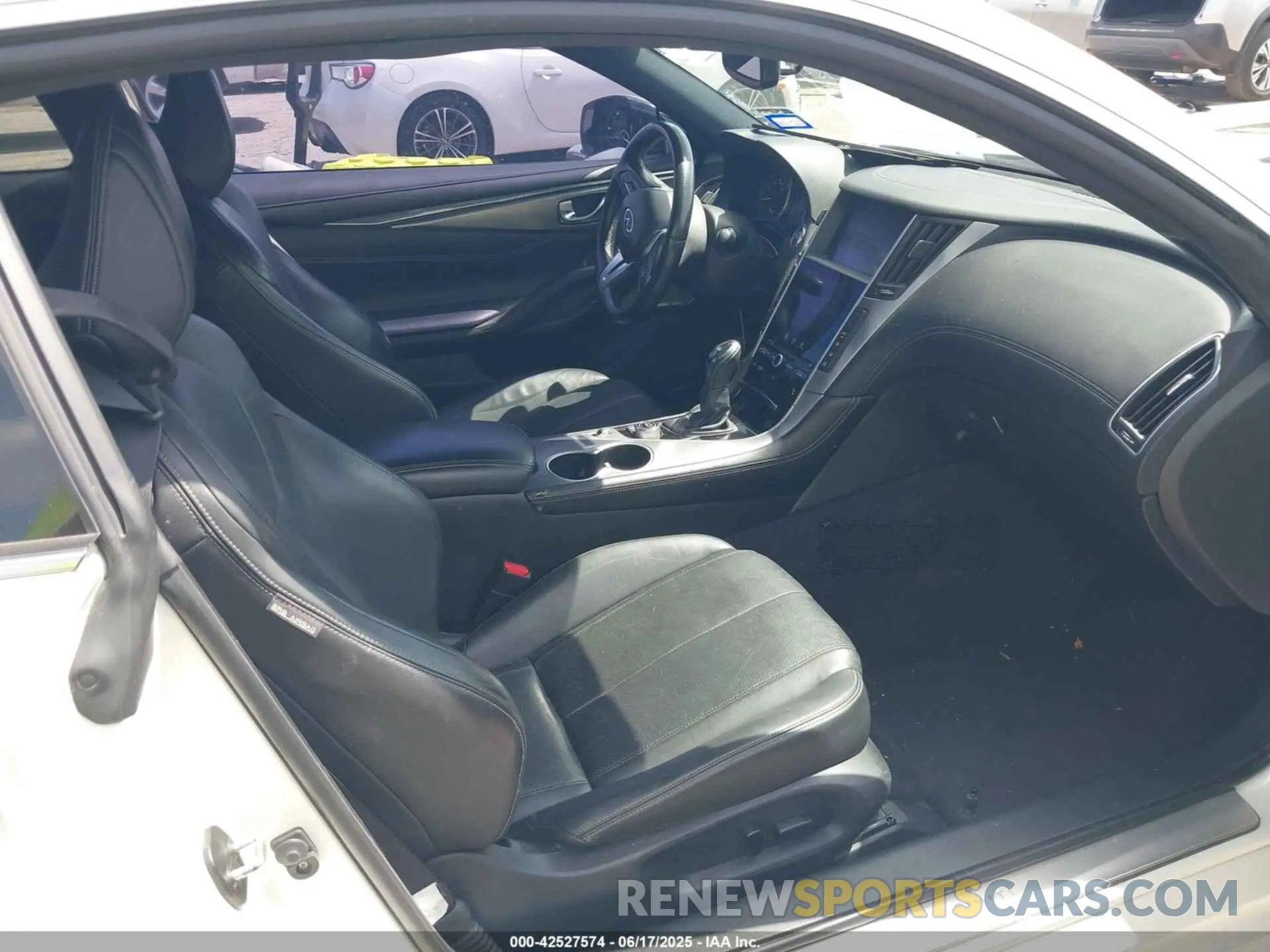 5 Photograph of a damaged car JN1EV7EK2KM230521 INFINITI Q60 2019