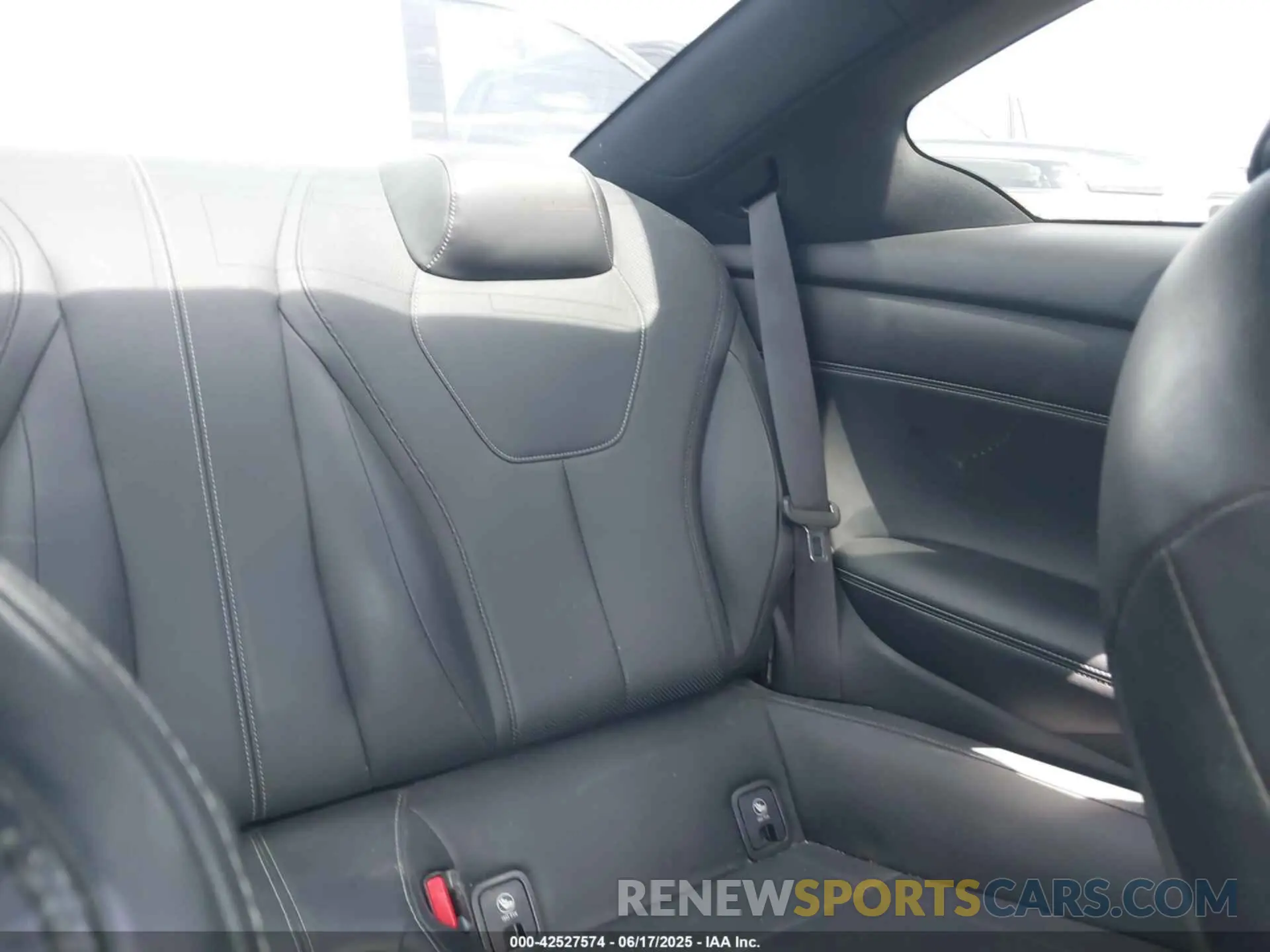 8 Photograph of a damaged car JN1EV7EK2KM230521 INFINITI Q60 2019