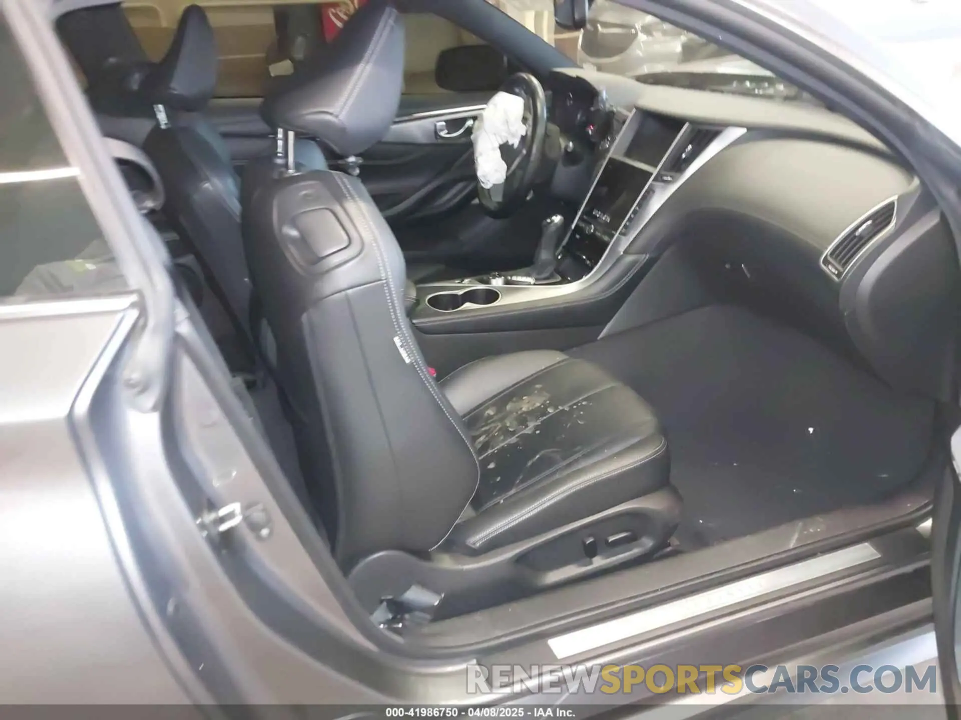 5 Photograph of a damaged car JN1EV7EK4KM230343 INFINITI Q60 2019