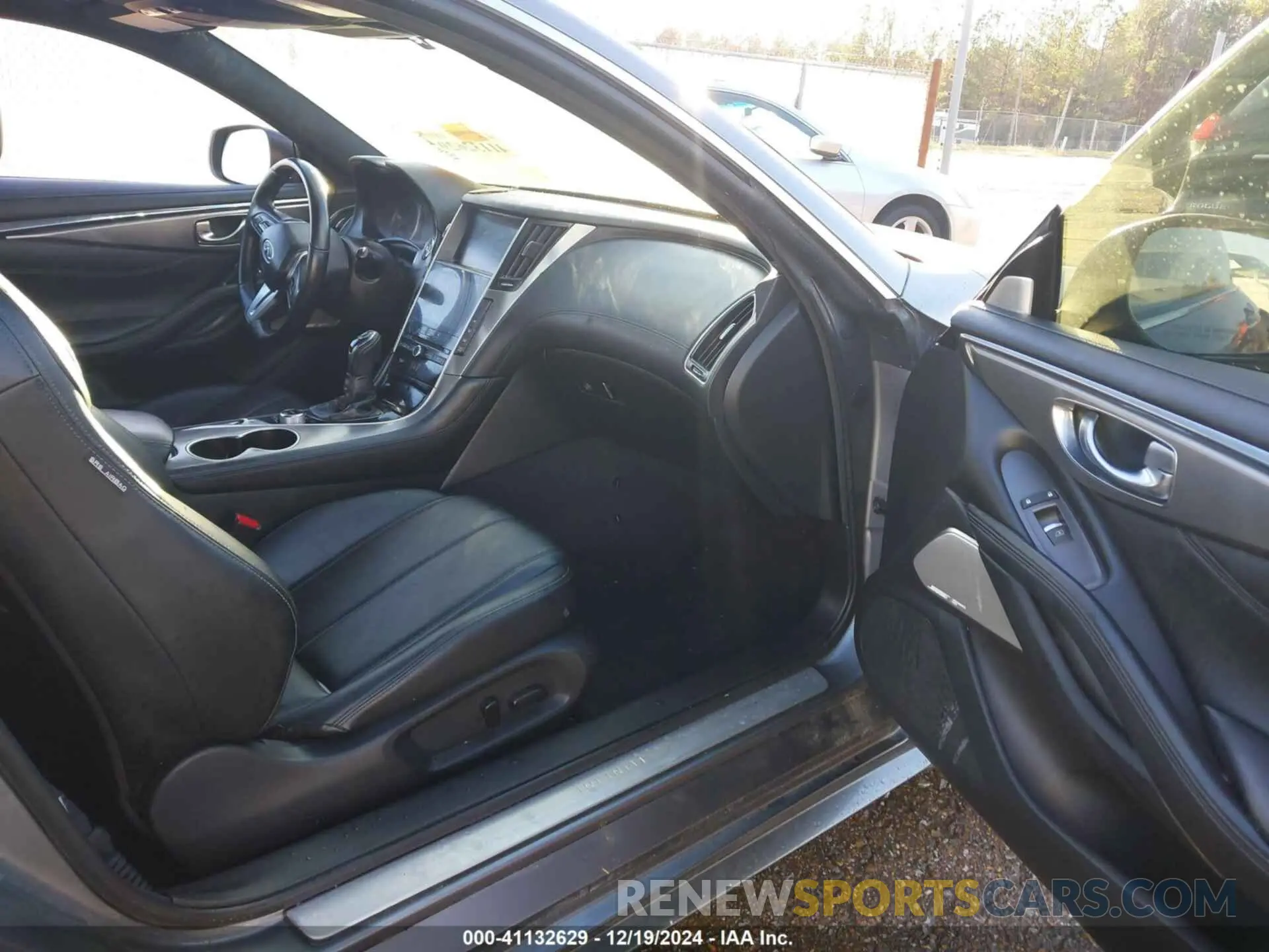 5 Photograph of a damaged car JN1EV7EK7KM230871 INFINITI Q60 2019