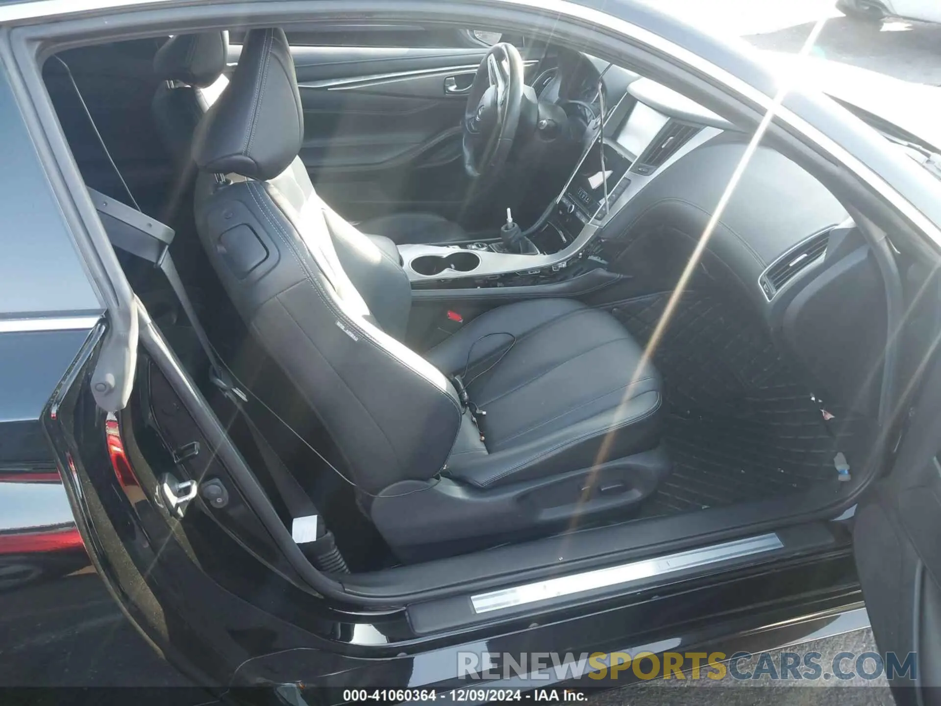 5 Photograph of a damaged car JN1EV7EK9KM231469 INFINITI Q60 2019