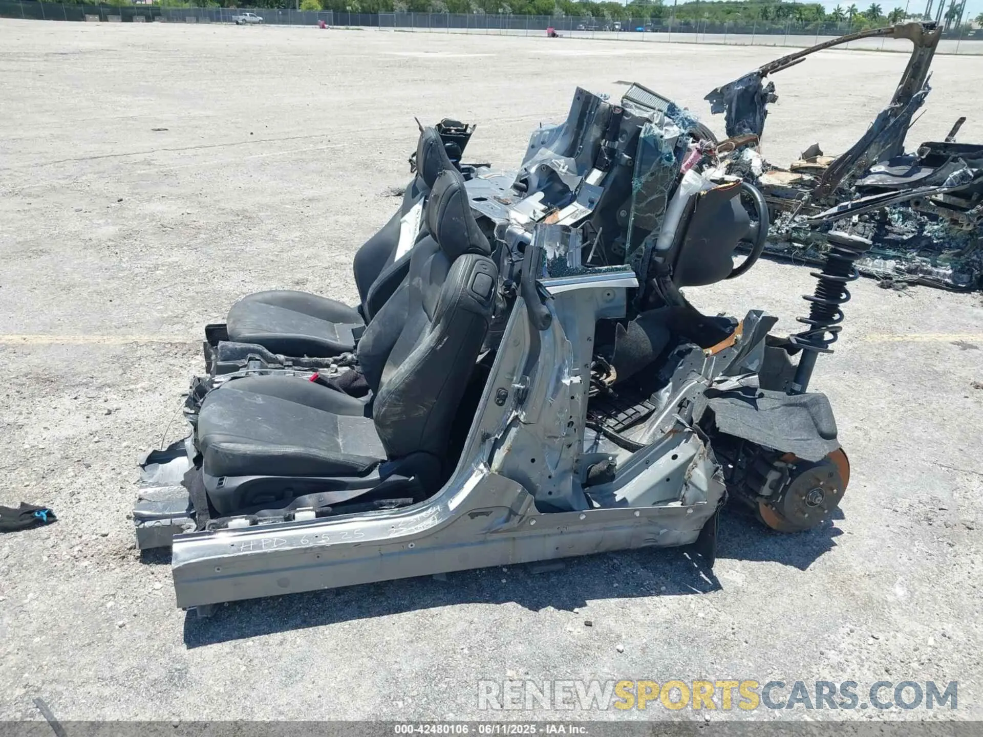 16 Photograph of a damaged car JN1EV7EKXKM231884 INFINITI Q60 2019