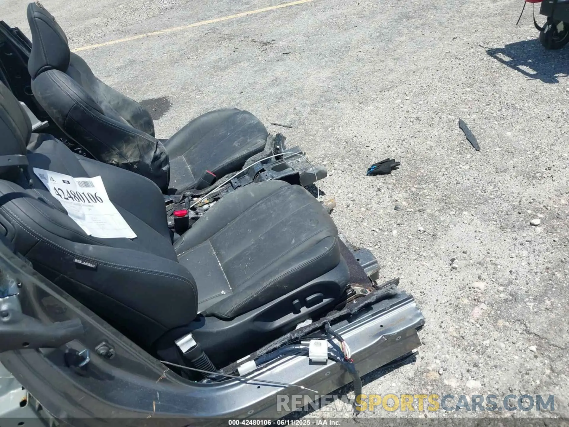 5 Photograph of a damaged car JN1EV7EKXKM231884 INFINITI Q60 2019