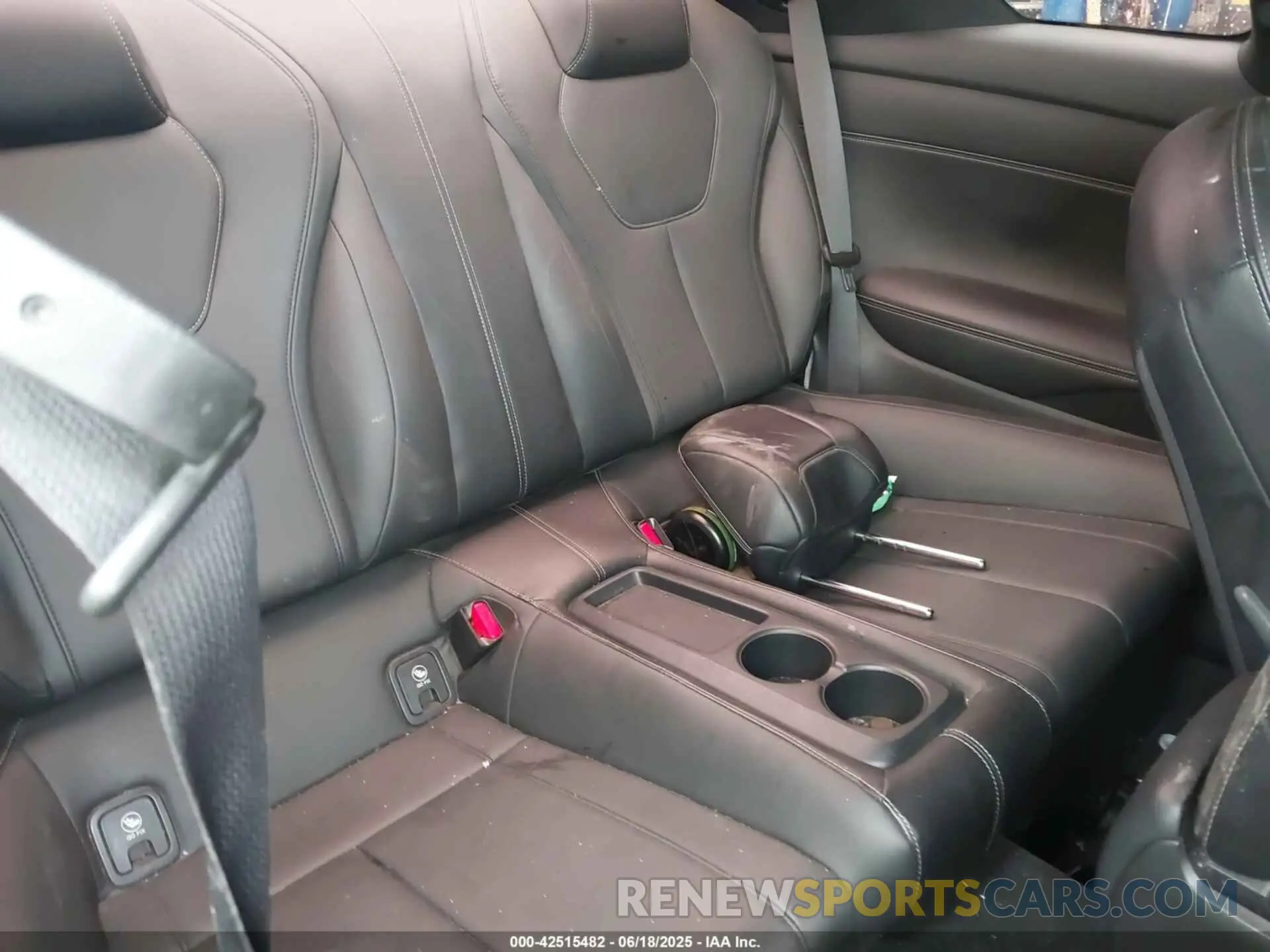 8 Photograph of a damaged car JN1EV7EL0KM290211 INFINITI Q60 2019