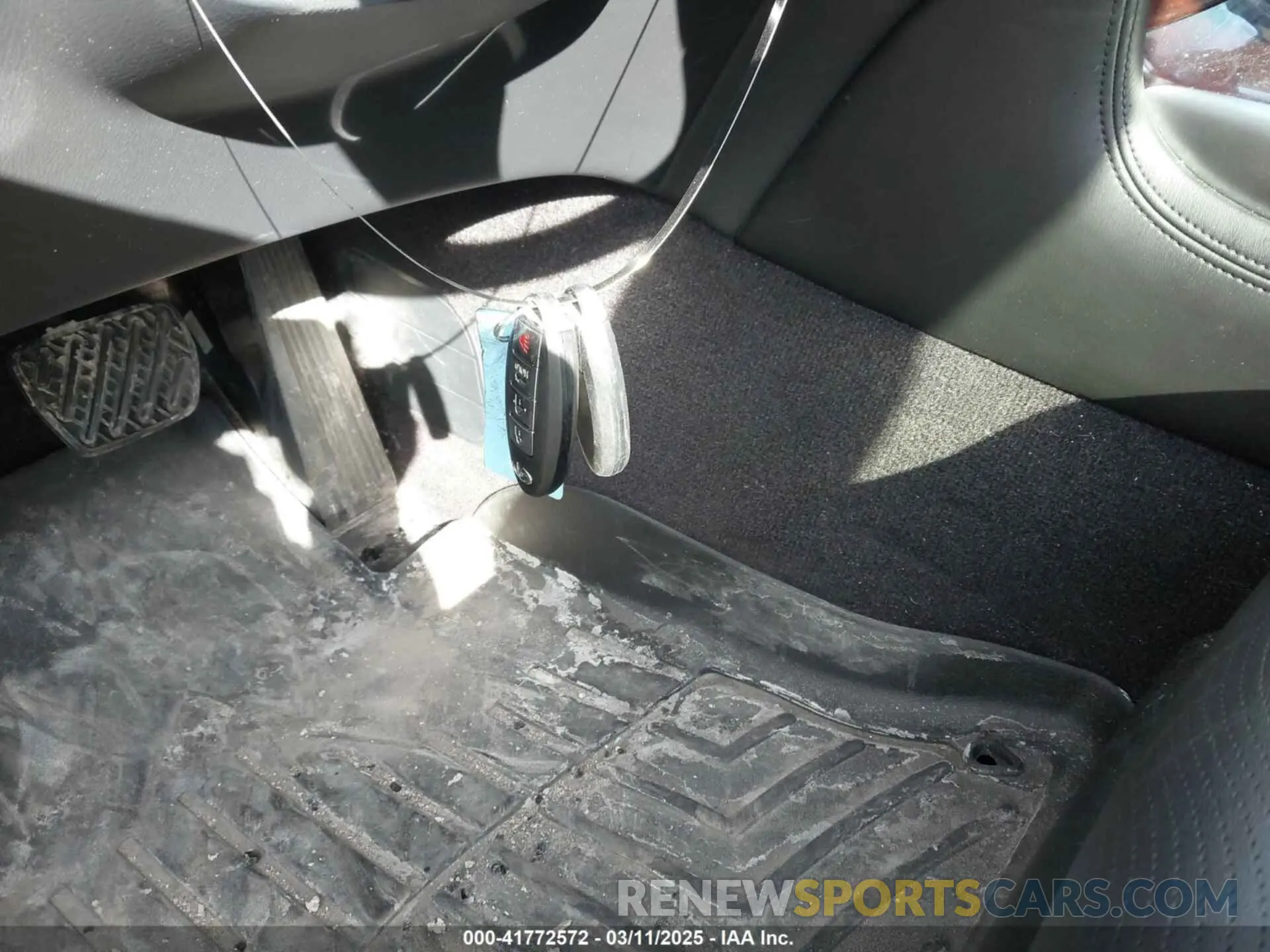 11 Photograph of a damaged car JN1BY1AR3KM585157 INFINITI Q70 2019