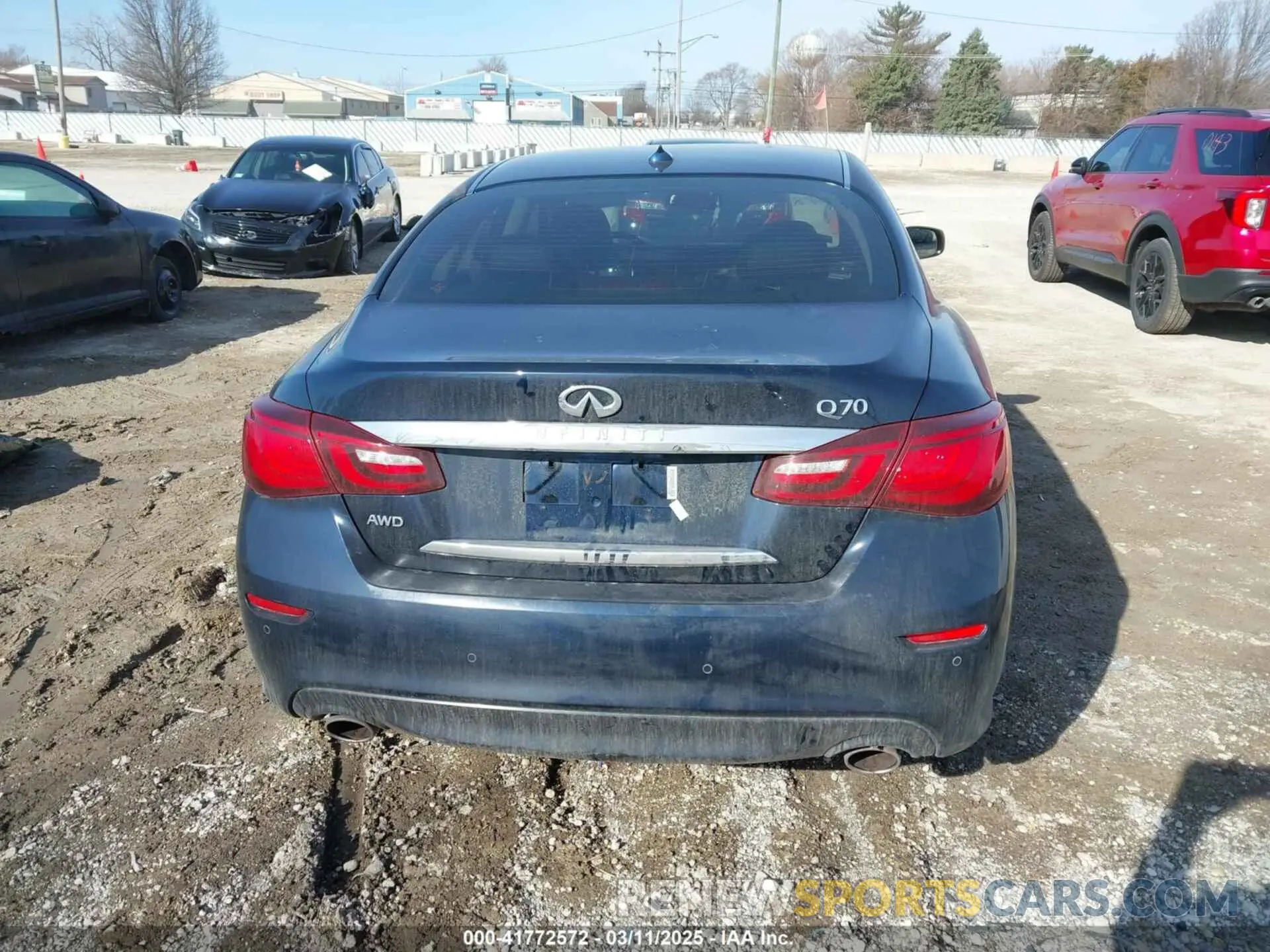 17 Photograph of a damaged car JN1BY1AR3KM585157 INFINITI Q70 2019