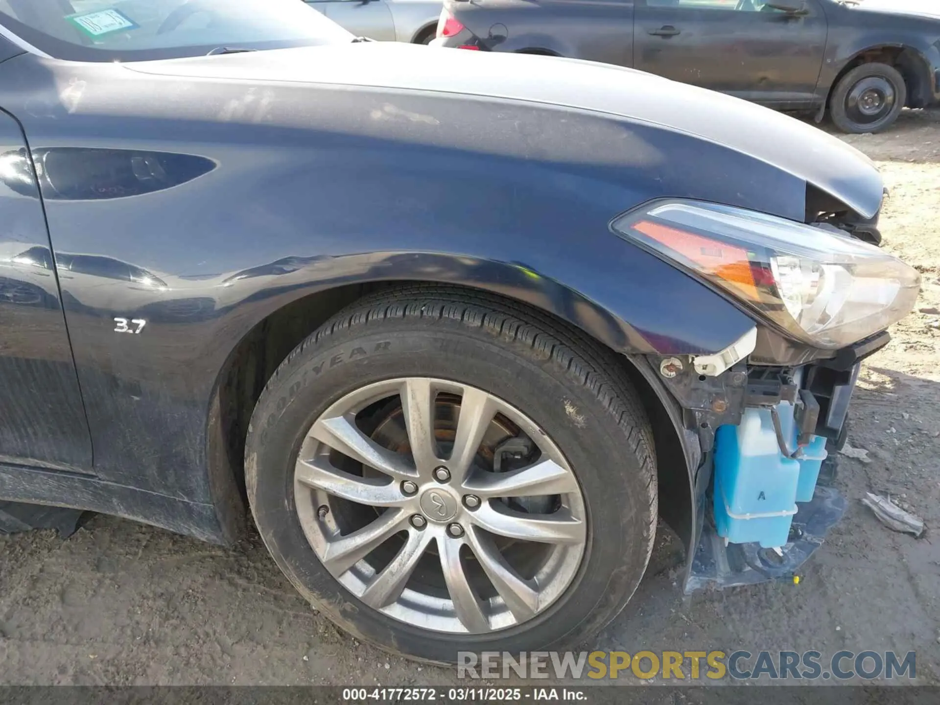 19 Photograph of a damaged car JN1BY1AR3KM585157 INFINITI Q70 2019