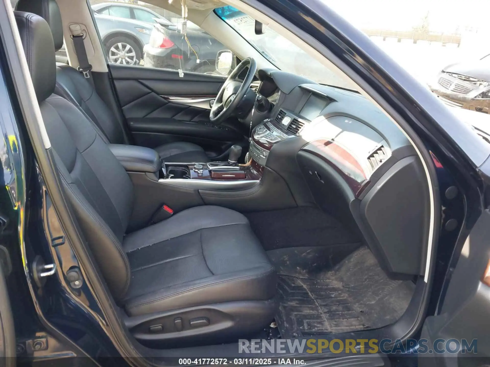 5 Photograph of a damaged car JN1BY1AR3KM585157 INFINITI Q70 2019