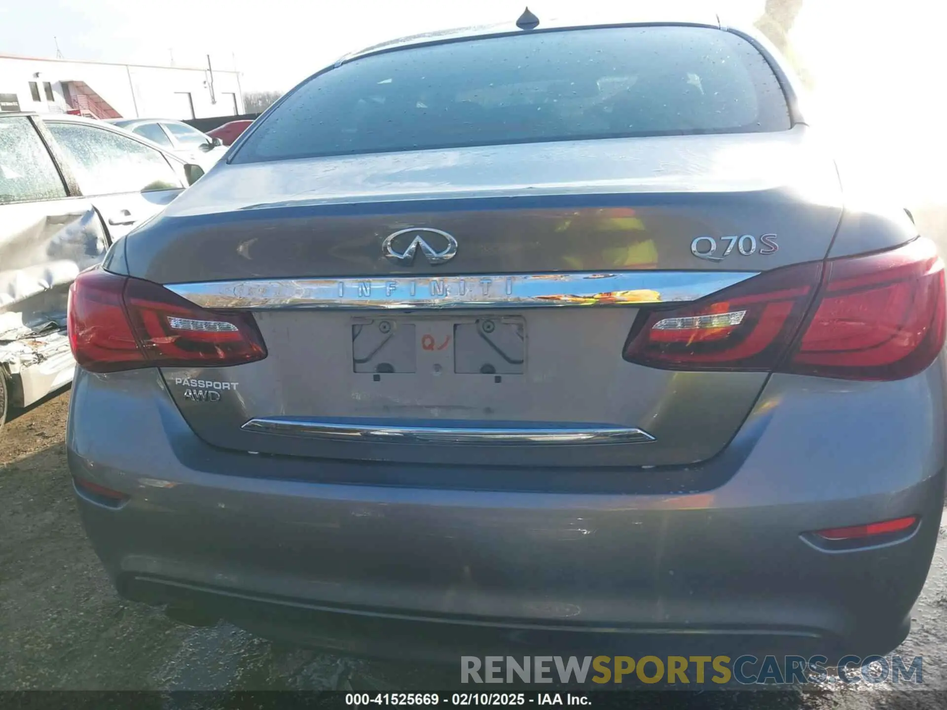 16 Photograph of a damaged car JN1BY1AR3KM585305 INFINITI Q70 2019