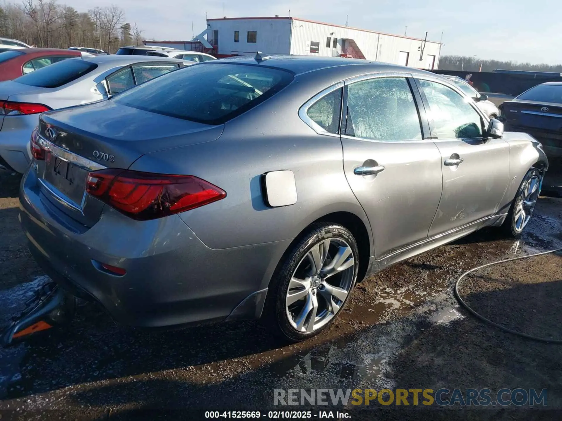 4 Photograph of a damaged car JN1BY1AR3KM585305 INFINITI Q70 2019