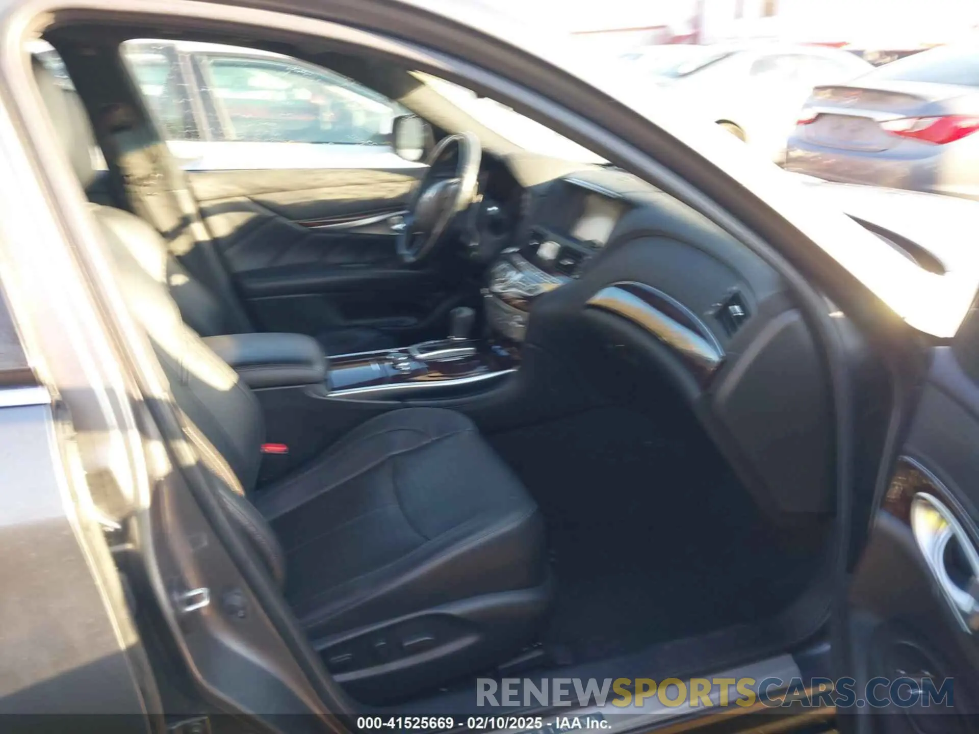 5 Photograph of a damaged car JN1BY1AR3KM585305 INFINITI Q70 2019