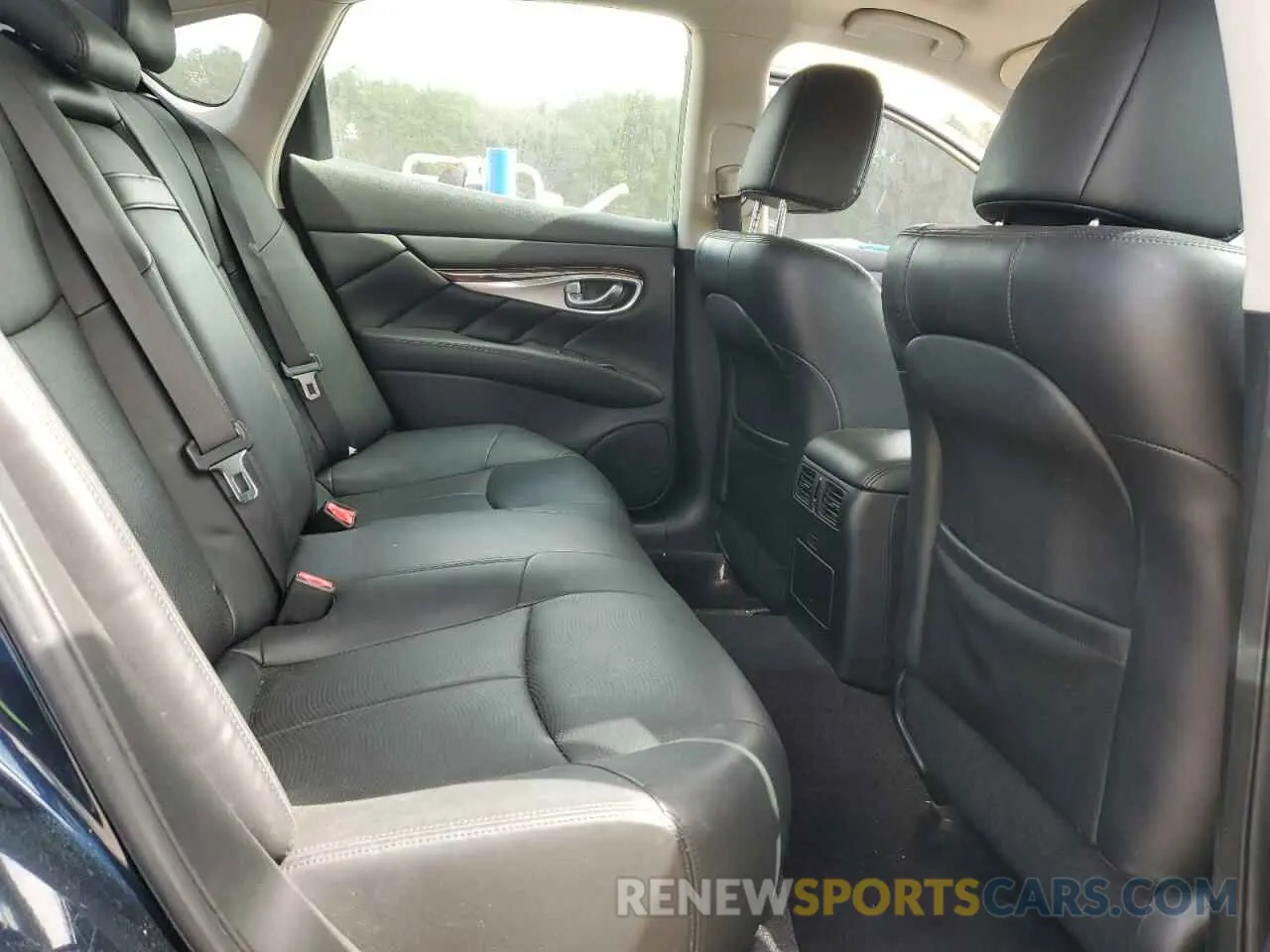 10 Photograph of a damaged car JN1BY1AR3KM585742 INFINITI Q70 2019