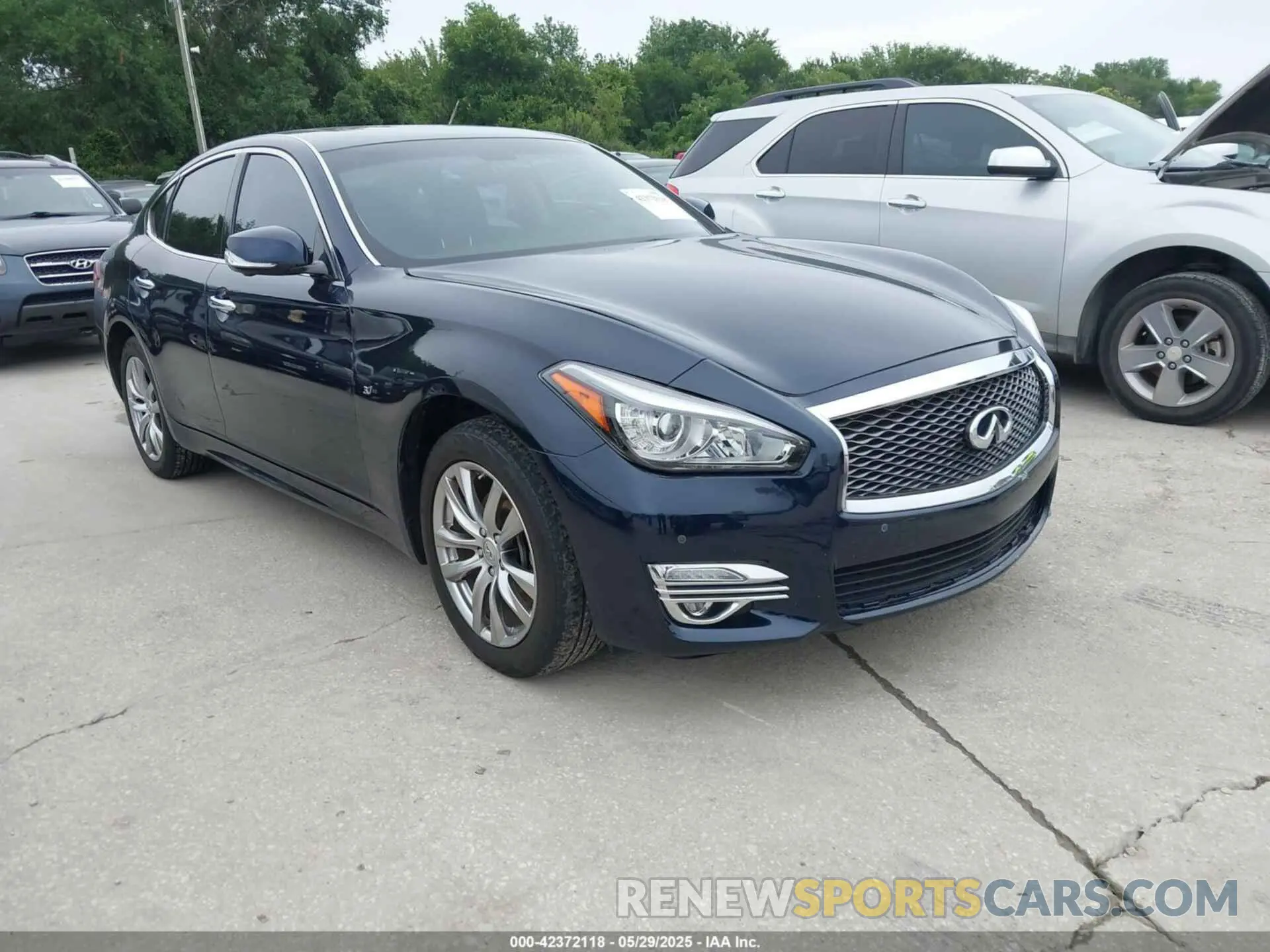 1 Photograph of a damaged car JN1BY1AR9KM585597 INFINITI Q70 2019
