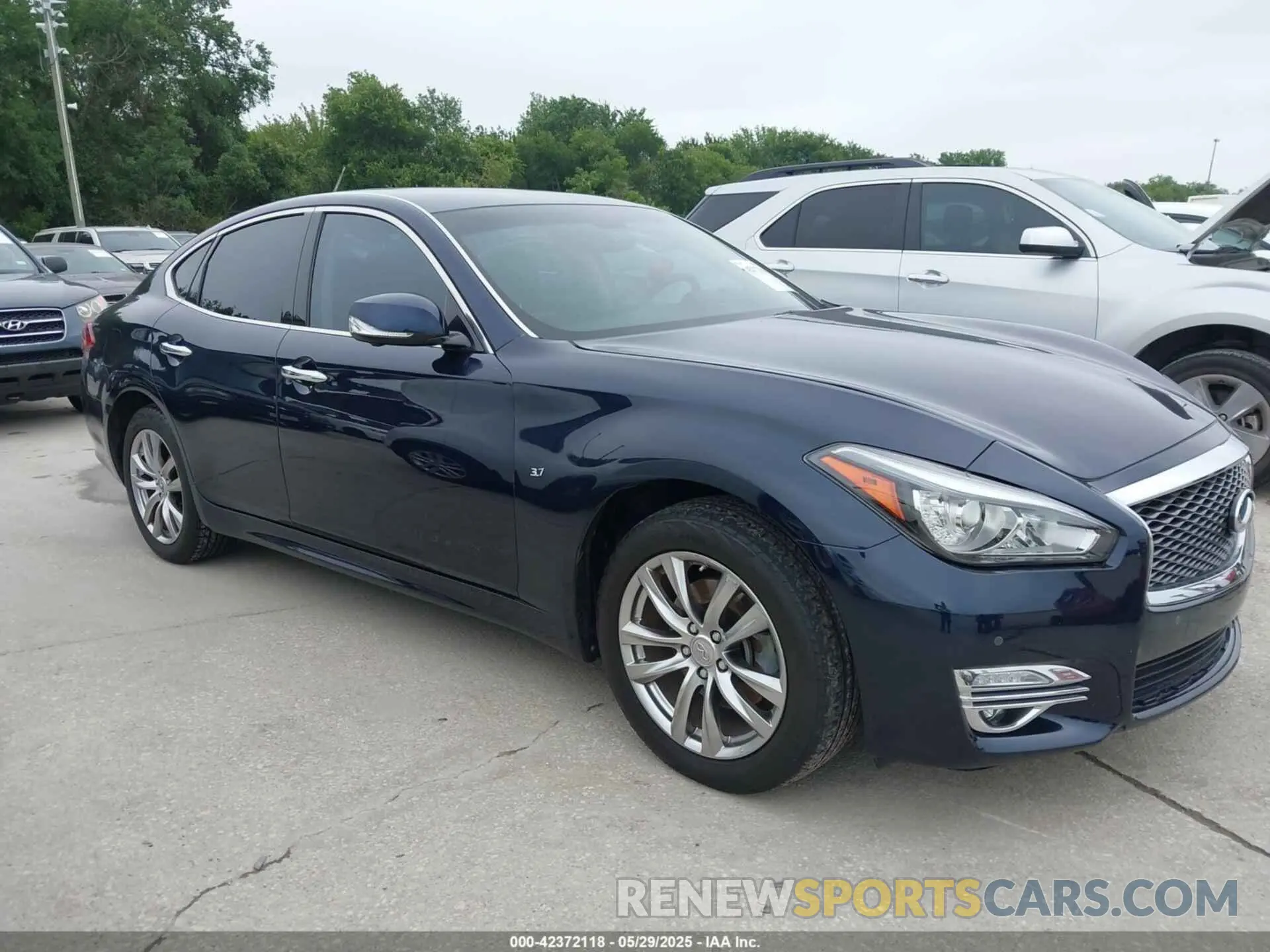 13 Photograph of a damaged car JN1BY1AR9KM585597 INFINITI Q70 2019