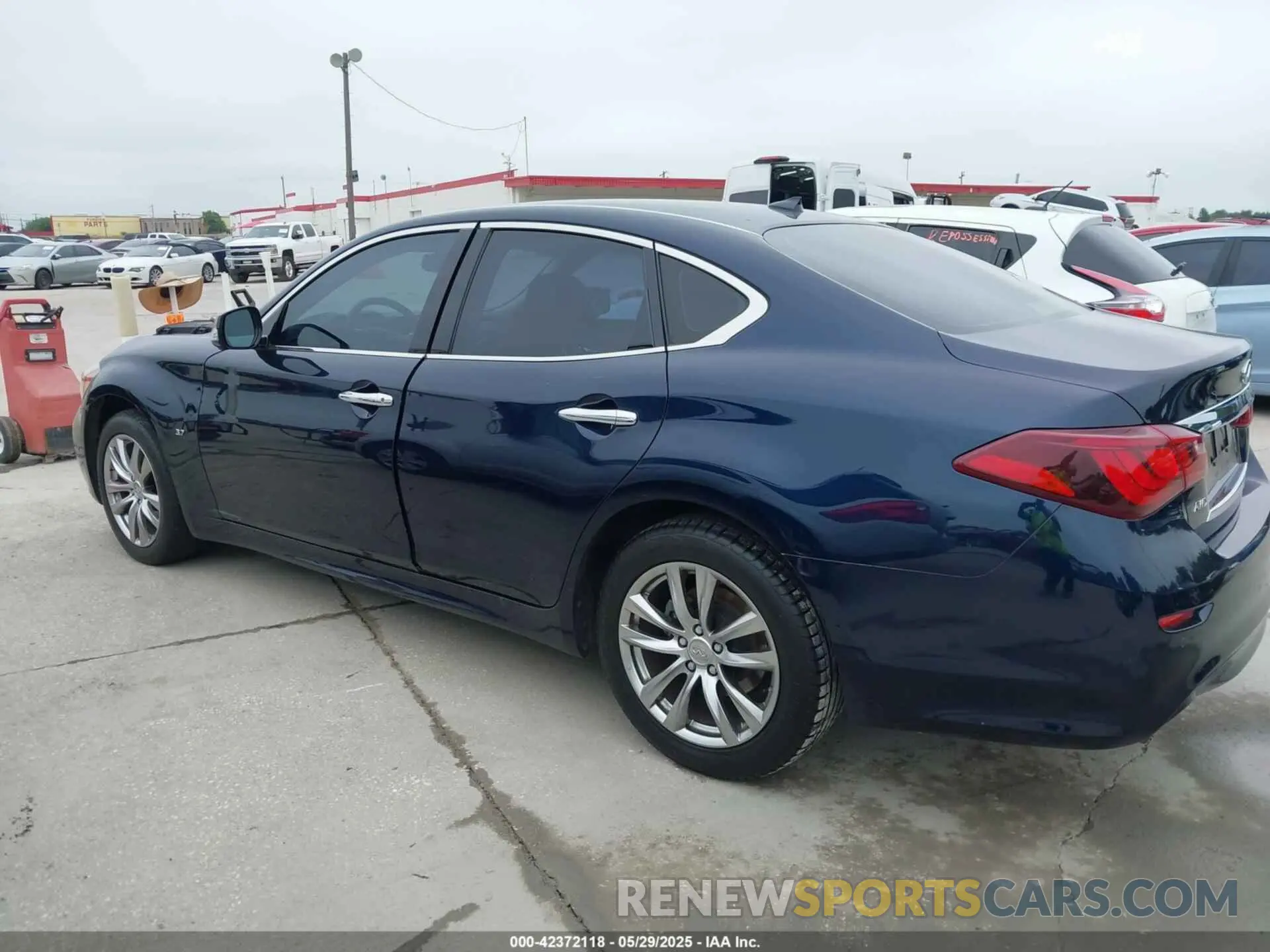 14 Photograph of a damaged car JN1BY1AR9KM585597 INFINITI Q70 2019
