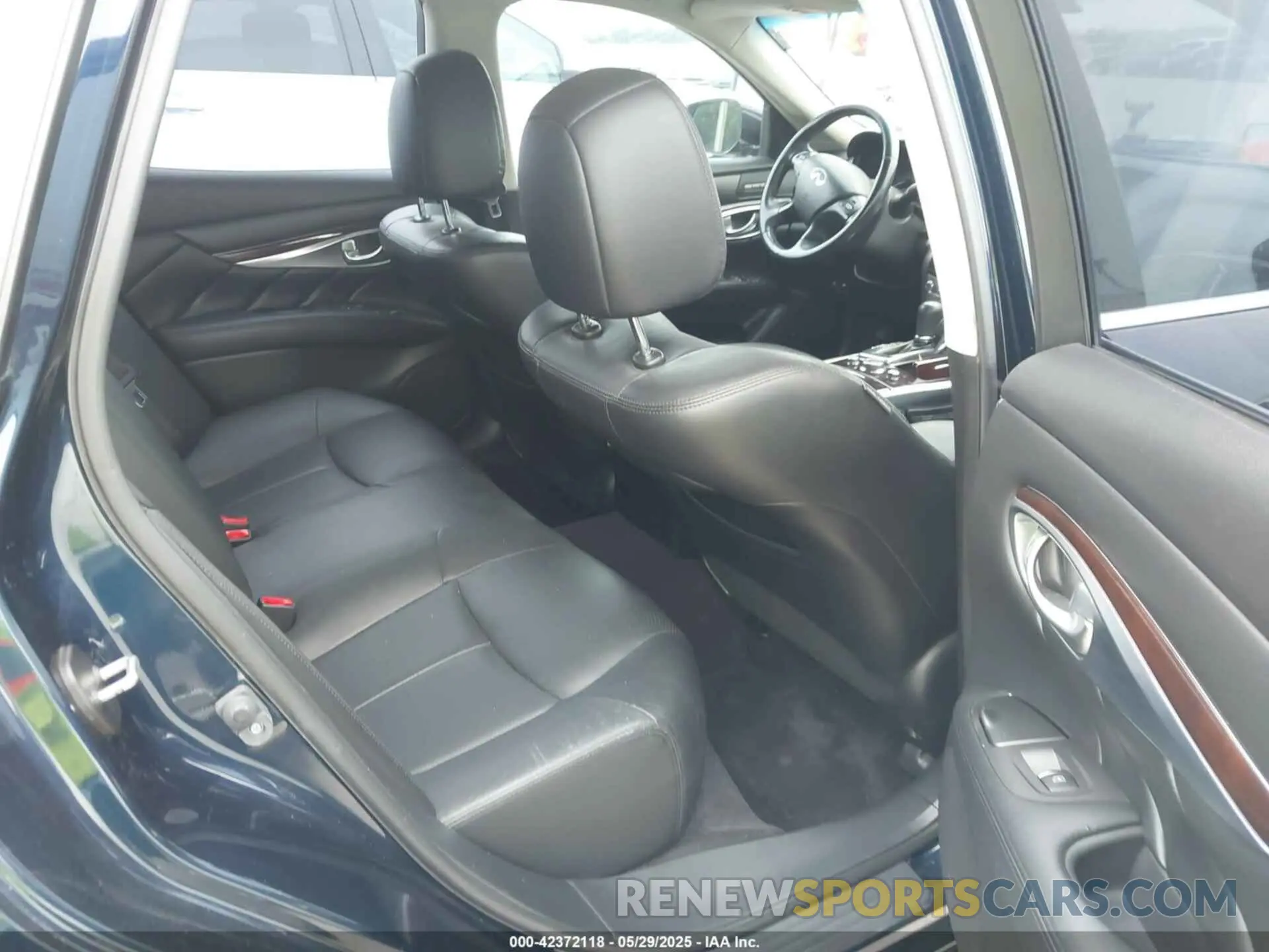 8 Photograph of a damaged car JN1BY1AR9KM585597 INFINITI Q70 2019