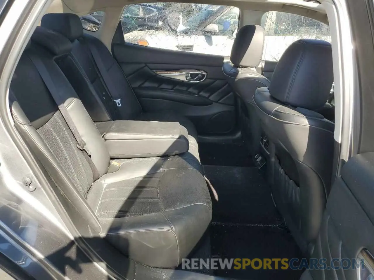 10 Photograph of a damaged car JN1BY1PP9KM685298 INFINITI Q70 2019