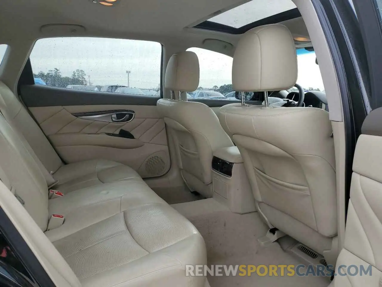10 Photograph of a damaged car JN1BY1PP9KM685480 INFINITI Q70 2019