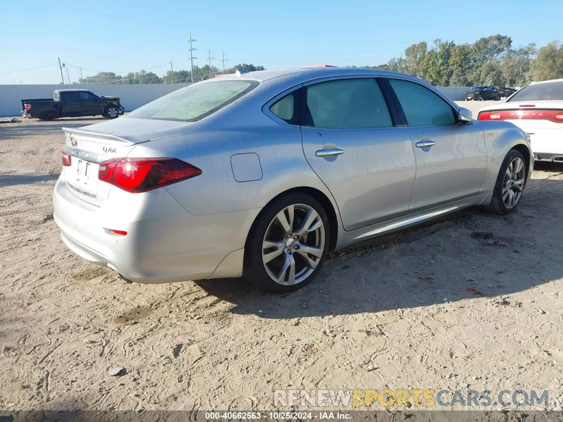 4 Photograph of a damaged car JN1BY1PP1KM685294 INFINITI Q70L 2019