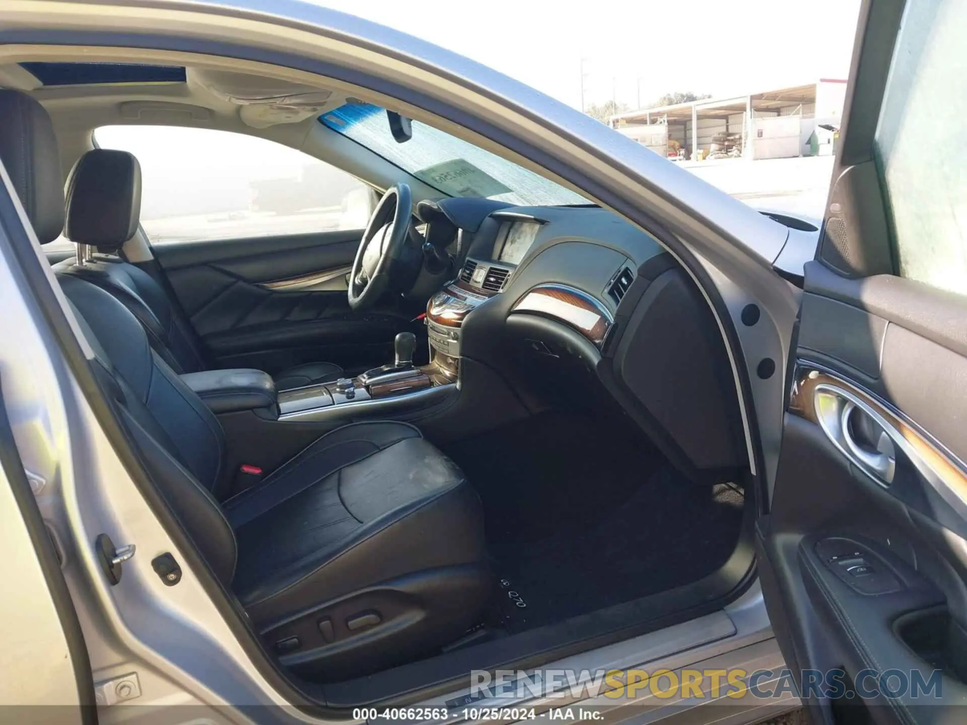 5 Photograph of a damaged car JN1BY1PP1KM685294 INFINITI Q70L 2019