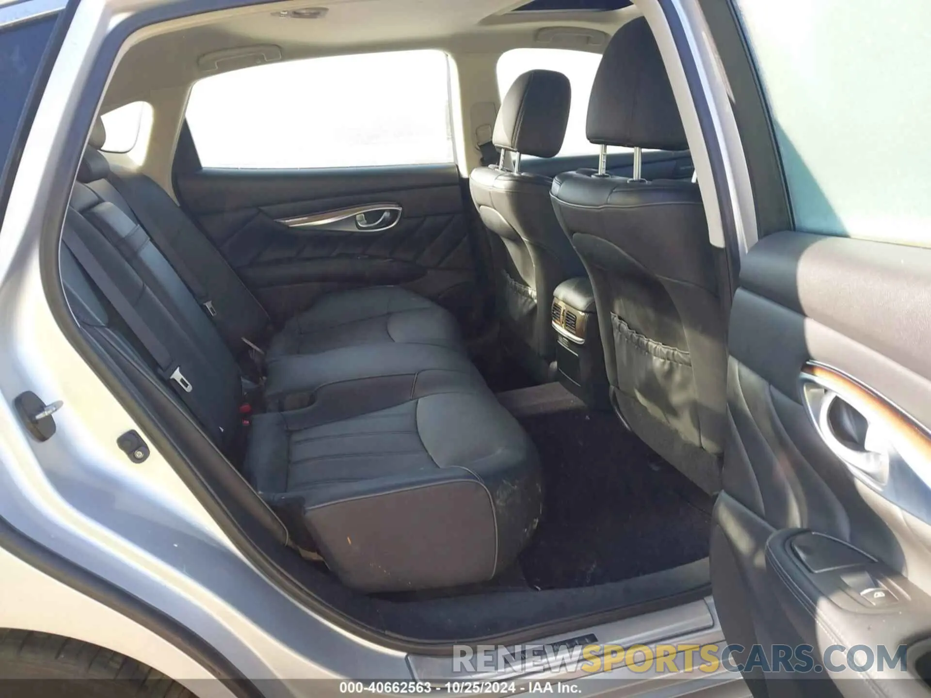 8 Photograph of a damaged car JN1BY1PP1KM685294 INFINITI Q70L 2019