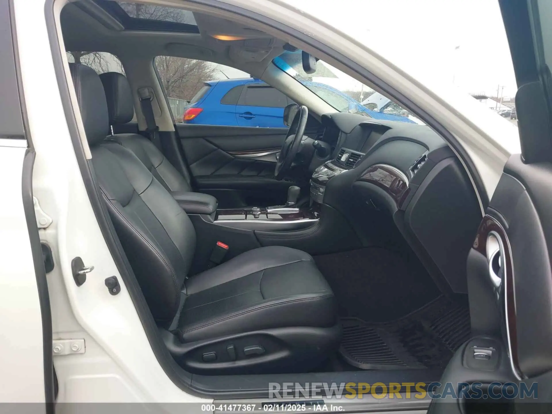5 Photograph of a damaged car JN1BY1PP2KM685045 INFINITI Q70L 2019