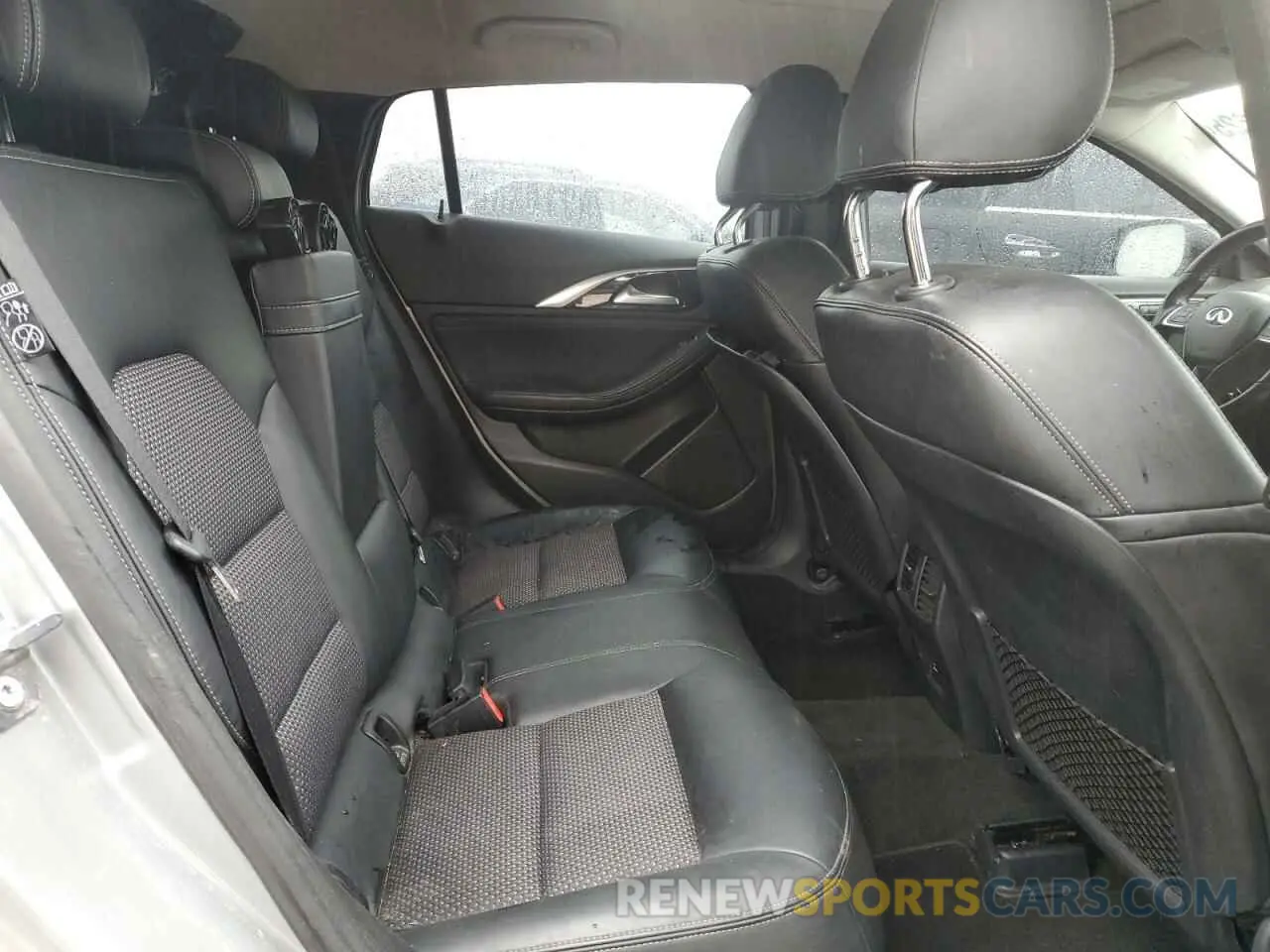10 Photograph of a damaged car SJKCH5CP0KA009478 INFINITI QX30 2019