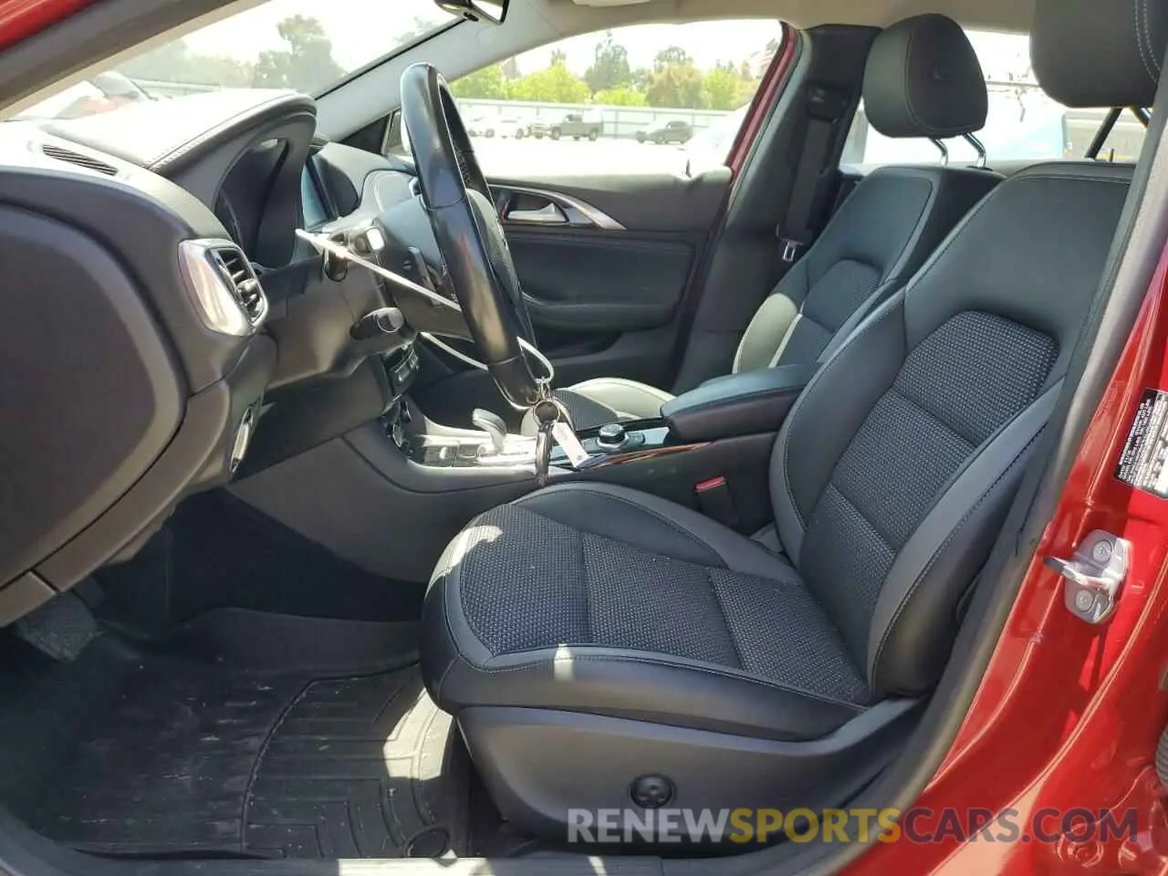 7 Photograph of a damaged car SJKCH5CP1KA010266 INFINITI QX30 2019