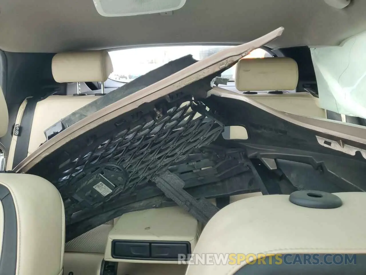 10 Photograph of a damaged car SJKCH5CP2KA009224 INFINITI QX30 2019