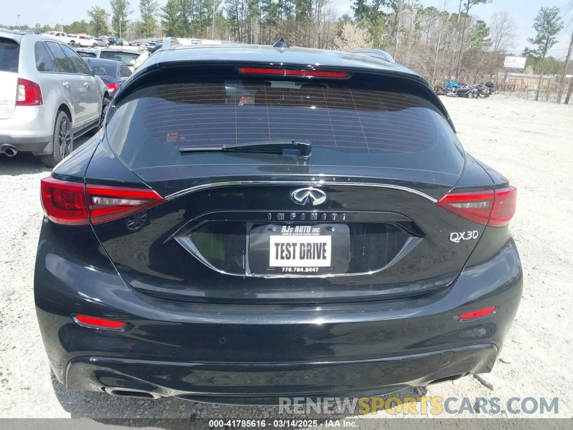16 Photograph of a damaged car SJKCH5CP2KA010406 INFINITI QX30 2019