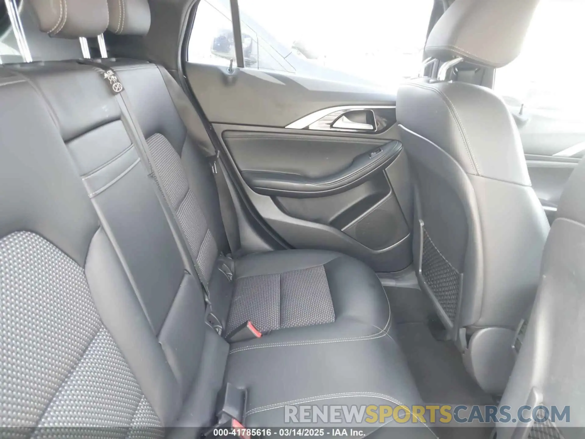8 Photograph of a damaged car SJKCH5CP2KA010406 INFINITI QX30 2019