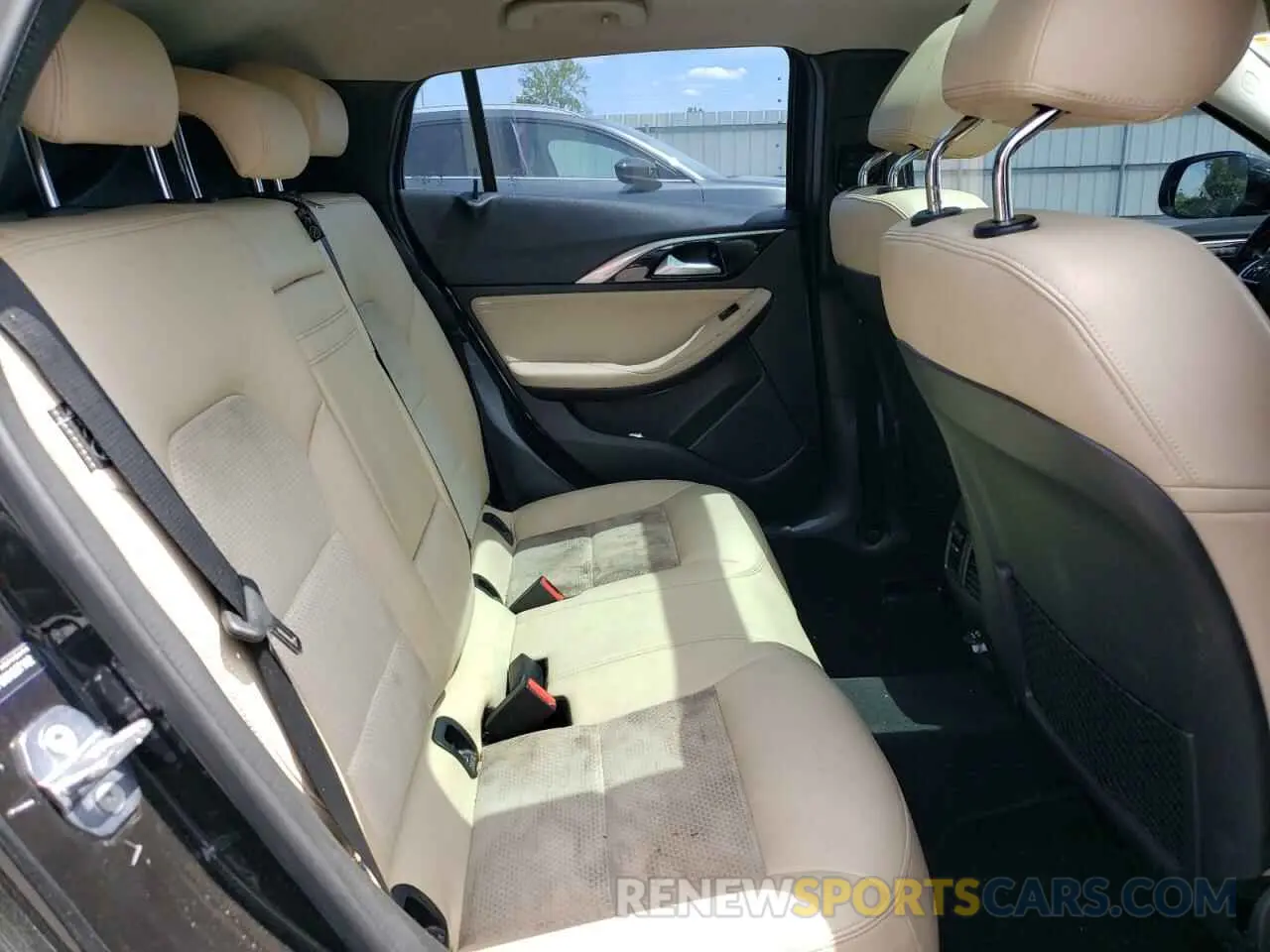11 Photograph of a damaged car SJKCH5CP3KA007112 INFINITI QX30 2019