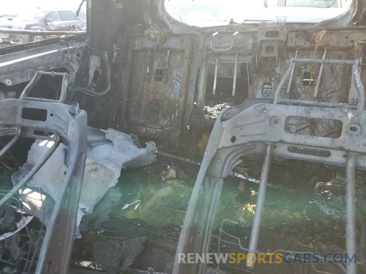 10 Photograph of a damaged car SJKCH5CP3KA010916 INFINITI QX30 2019