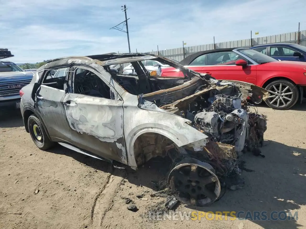 4 Photograph of a damaged car SJKCH5CP3KA010916 INFINITI QX30 2019
