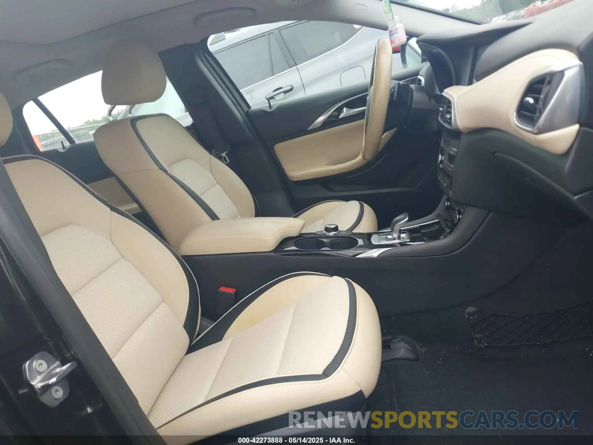 5 Photograph of a damaged car SJKCH5CP3KA011483 INFINITI QX30 2019