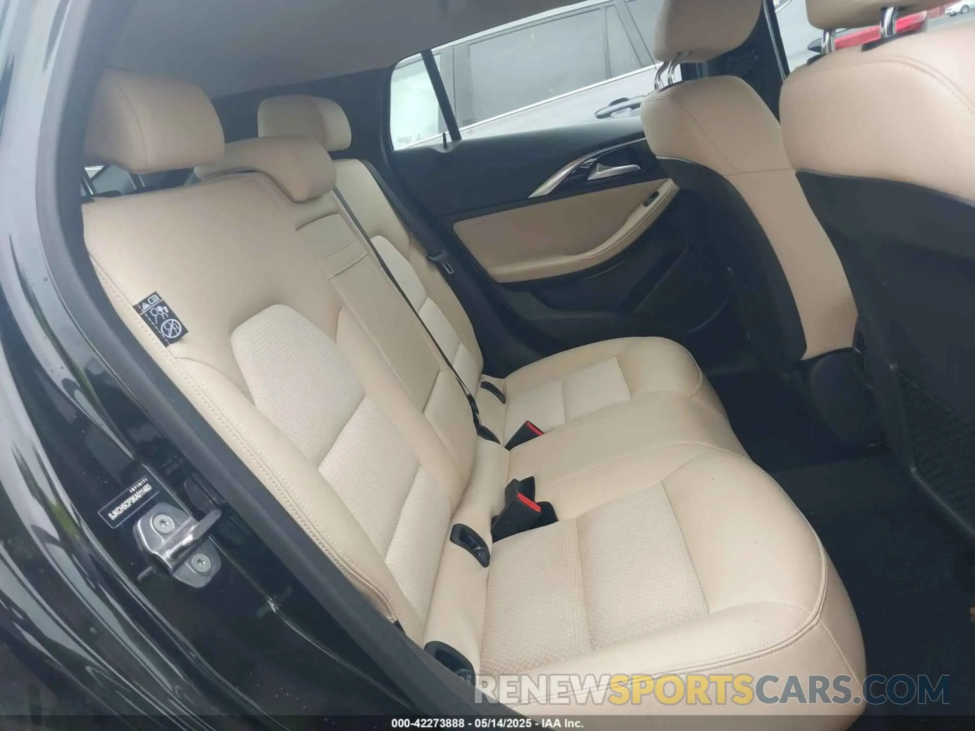 8 Photograph of a damaged car SJKCH5CP3KA011483 INFINITI QX30 2019