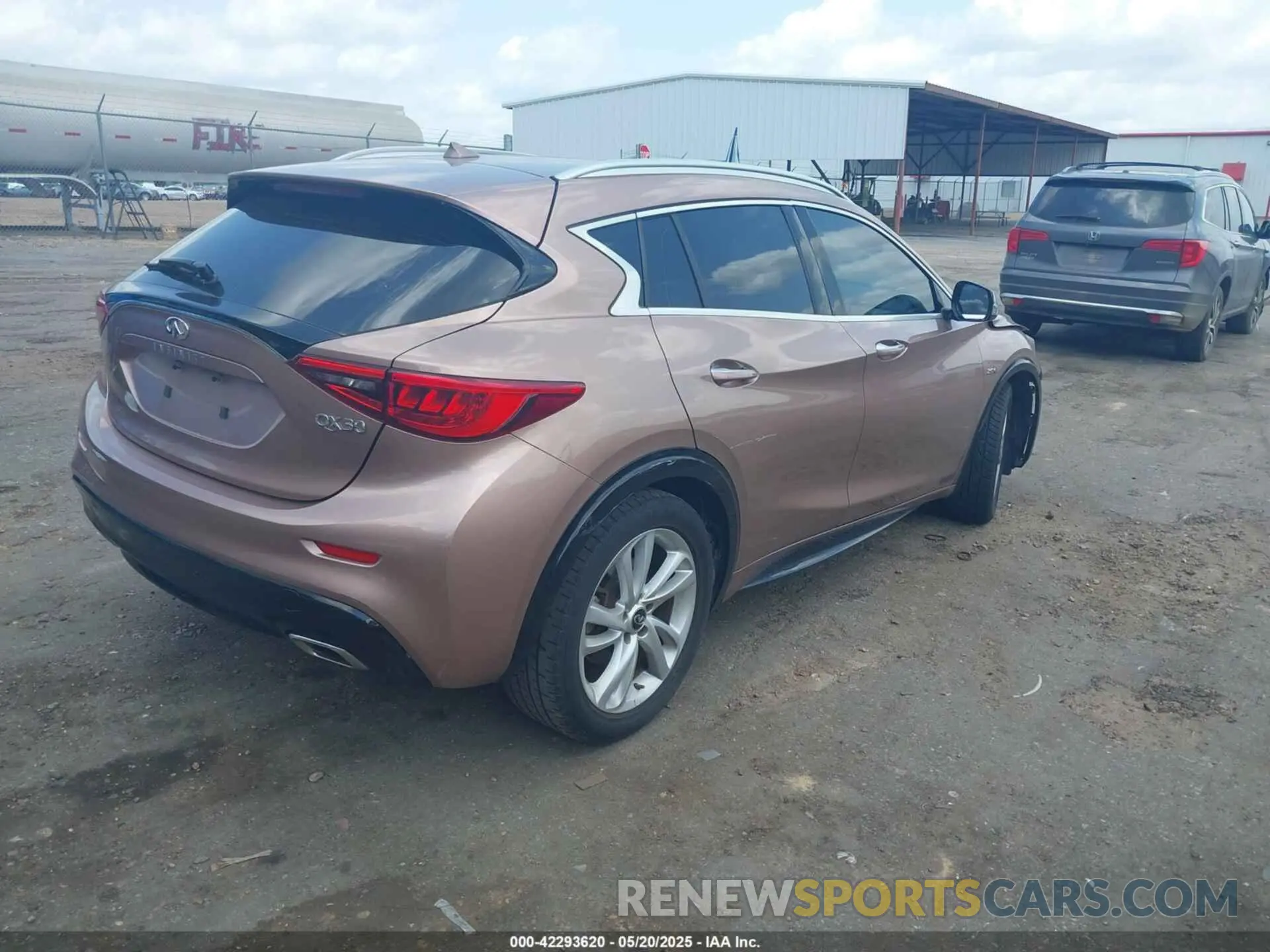 4 Photograph of a damaged car SJKCH5CP4KA008012 INFINITI QX30 2019